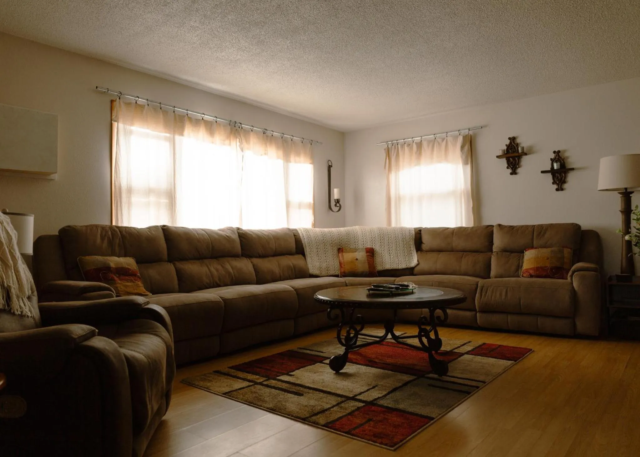 Living room in East Side Motel & Cabins