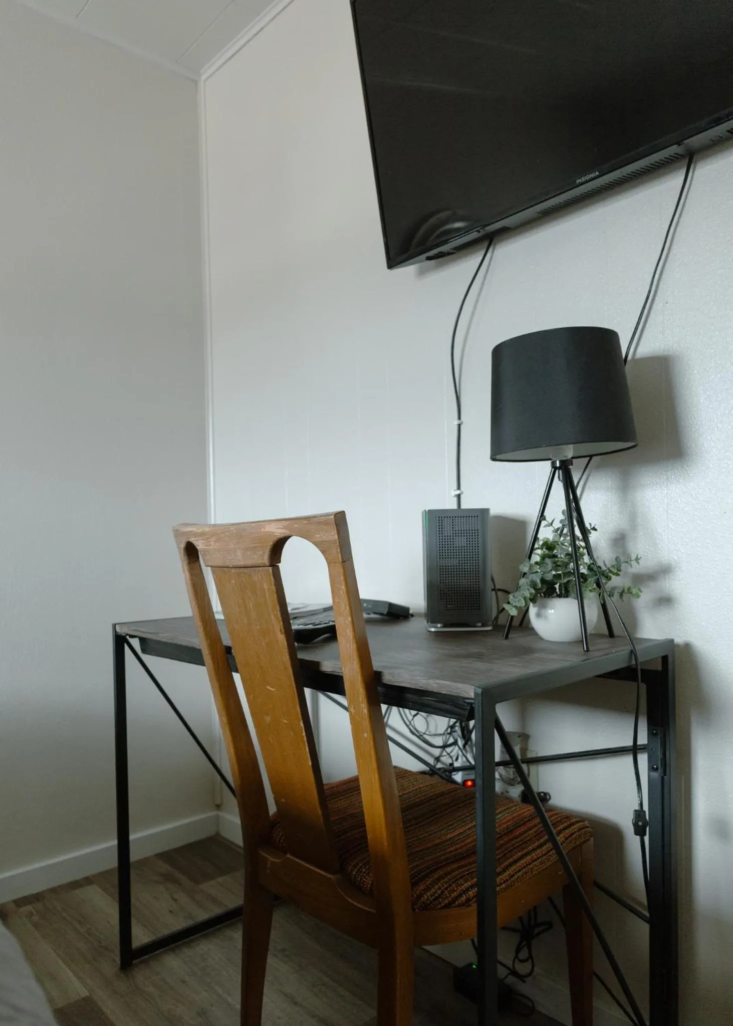 TV and multimedia in East Side Motel & Cabins