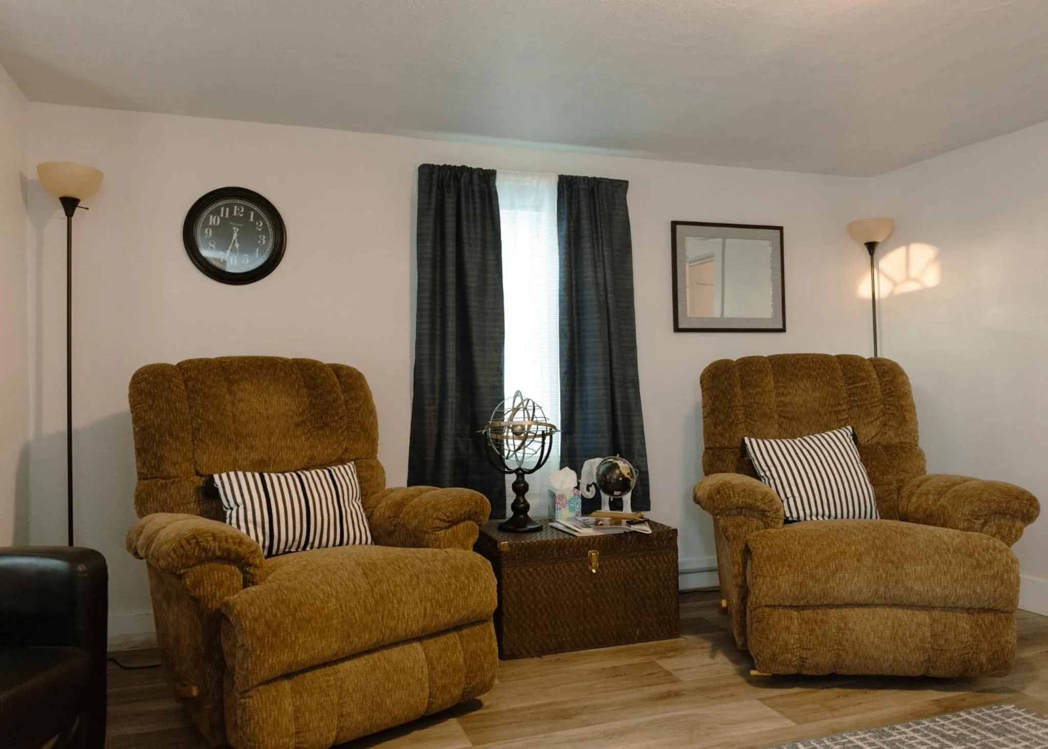 Living room in East Side Motel & Cabins