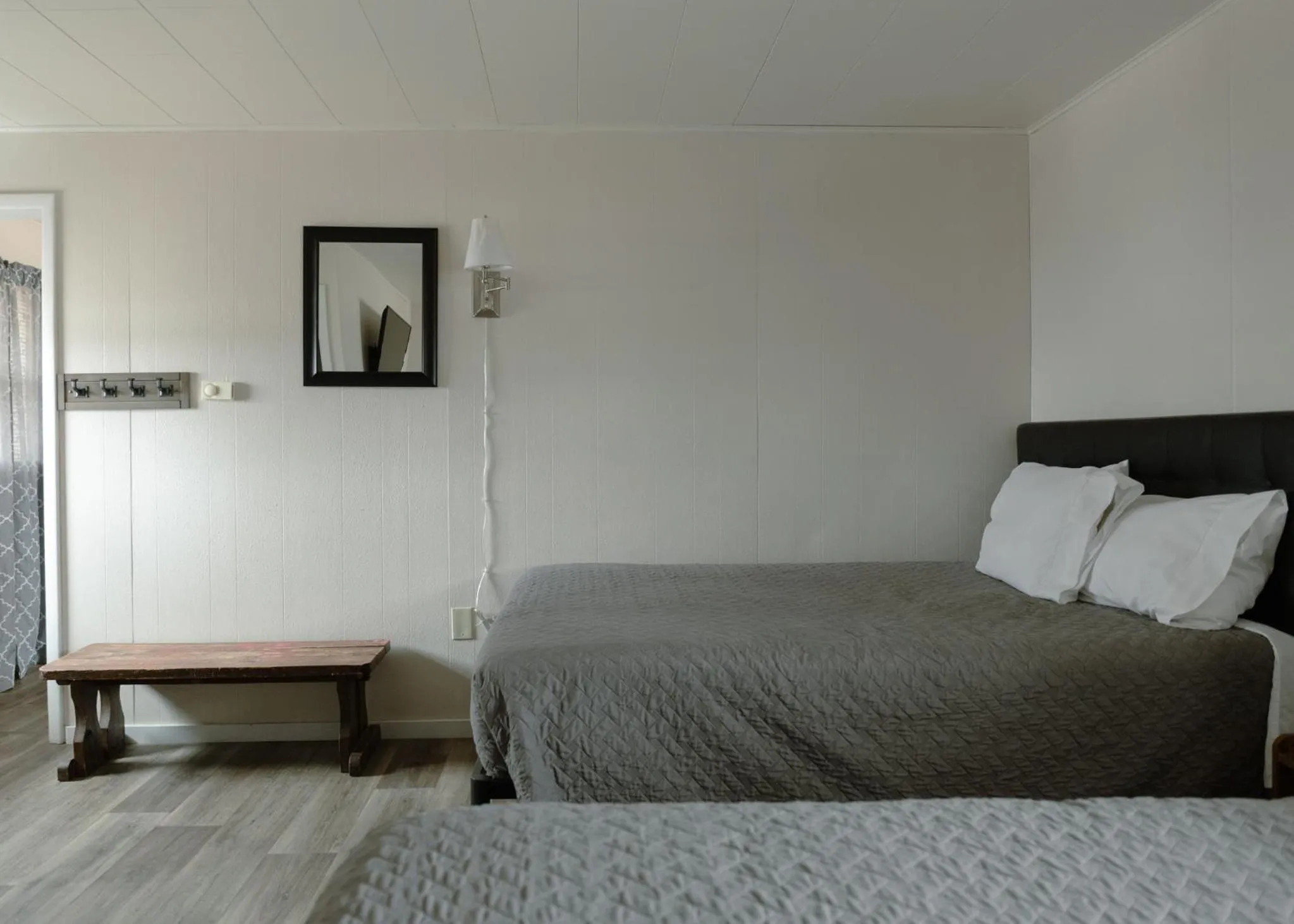 Bed in East Side Motel & Cabins