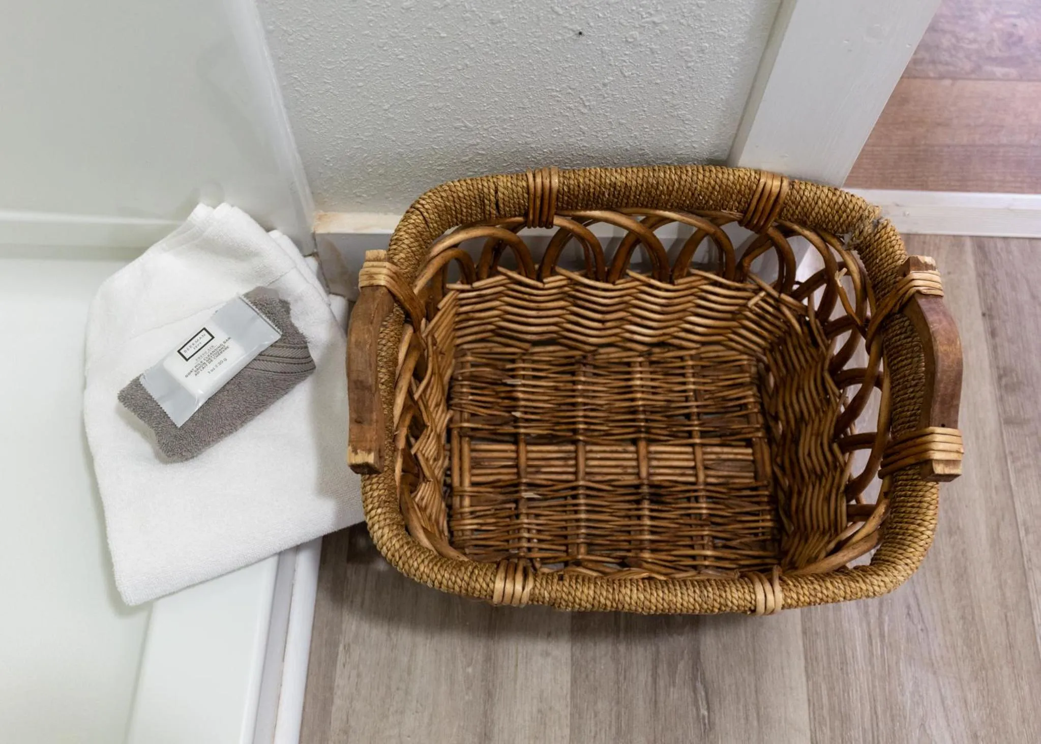 towels in East Side Motel & Cabins