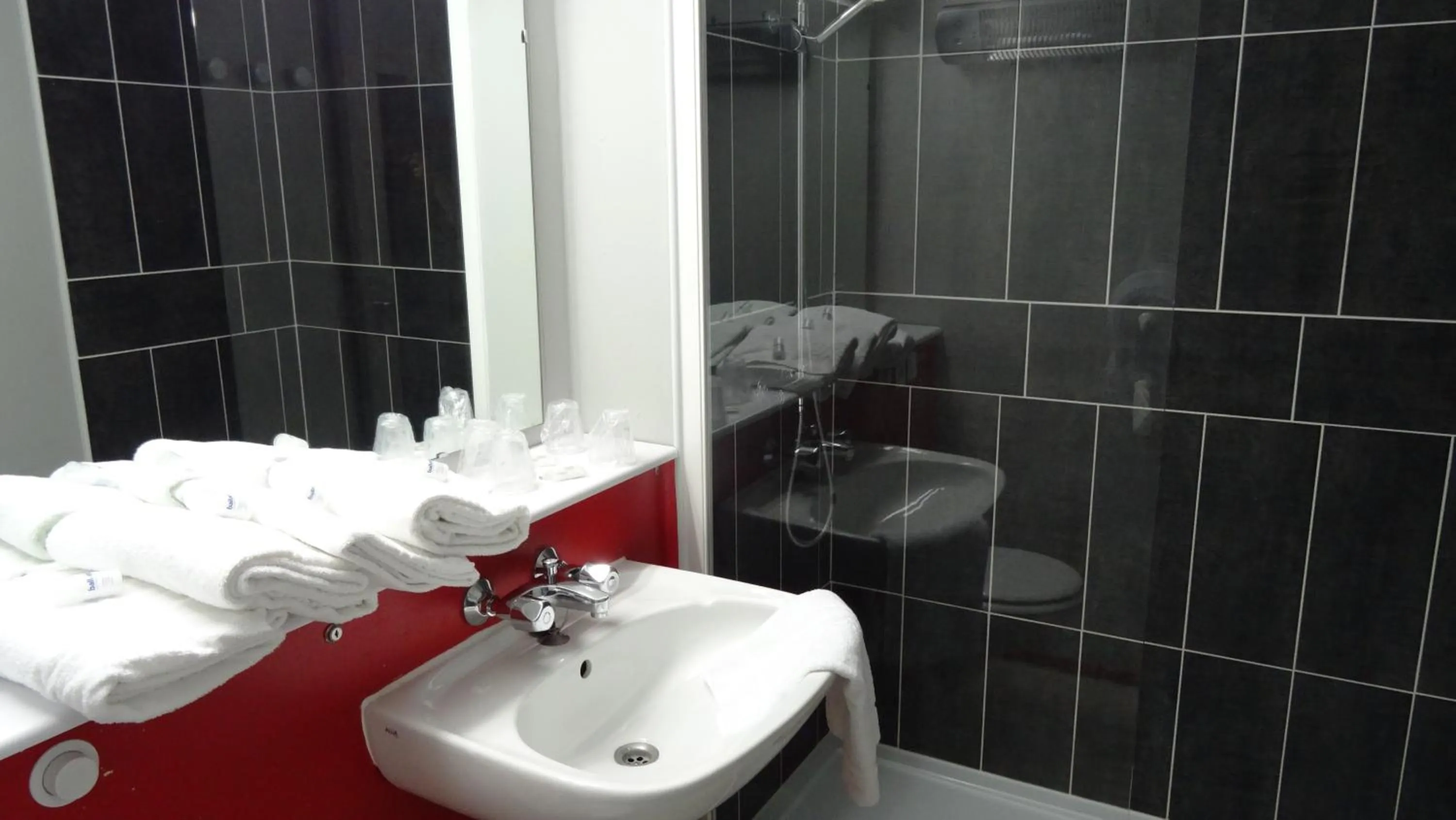 Shower in Initial by balladins Dieppe