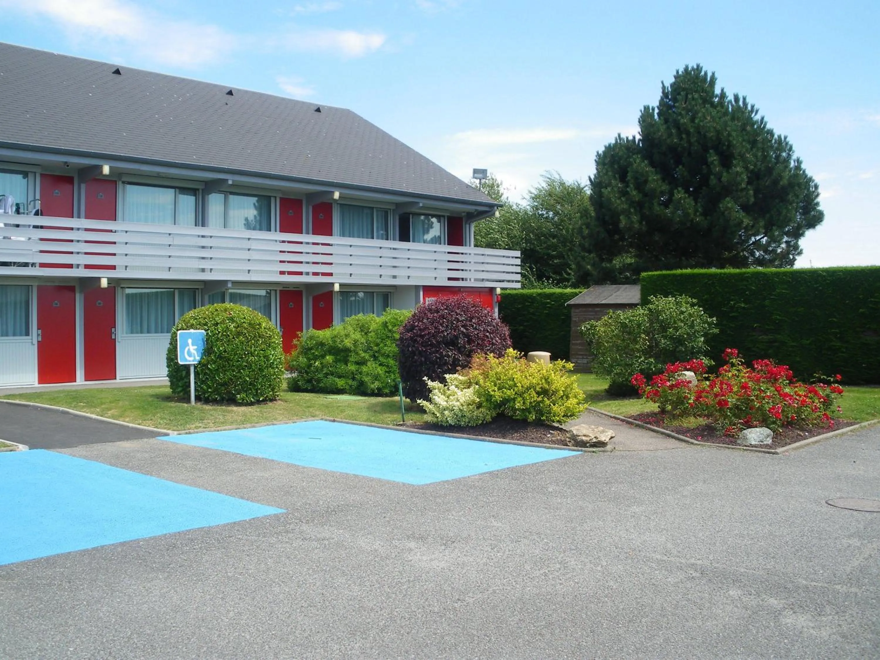 Facade/entrance in Initial by balladins Dieppe