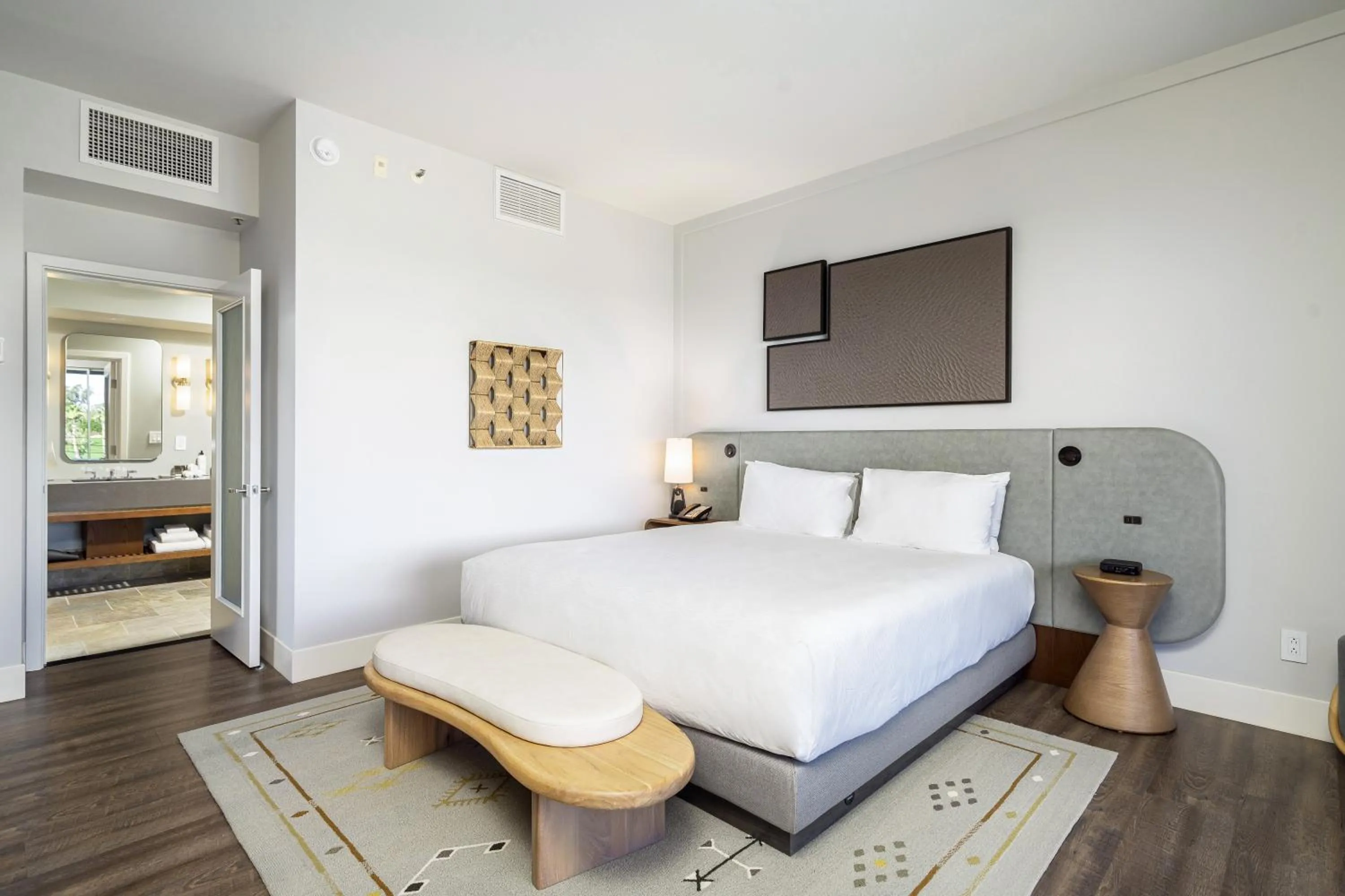 Bed in Grand Hyatt Indian Wells Resort & Villas