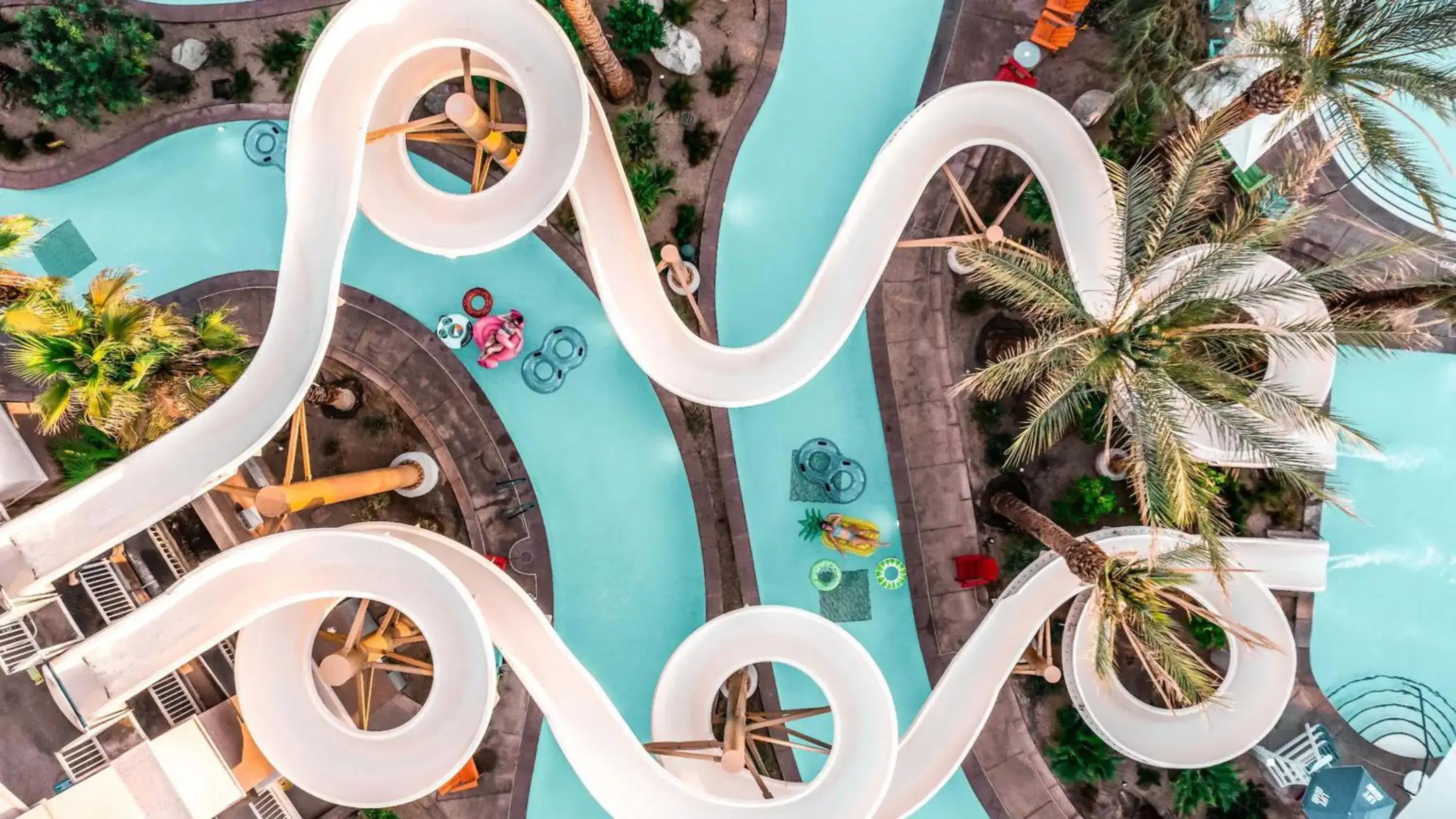 Swimming pool in Grand Hyatt Indian Wells Resort & Villas Swimming pool in Grand Hyatt Indian Wells Resort & Villas