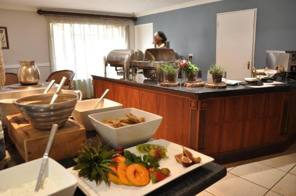 Breakfast in College Lodge