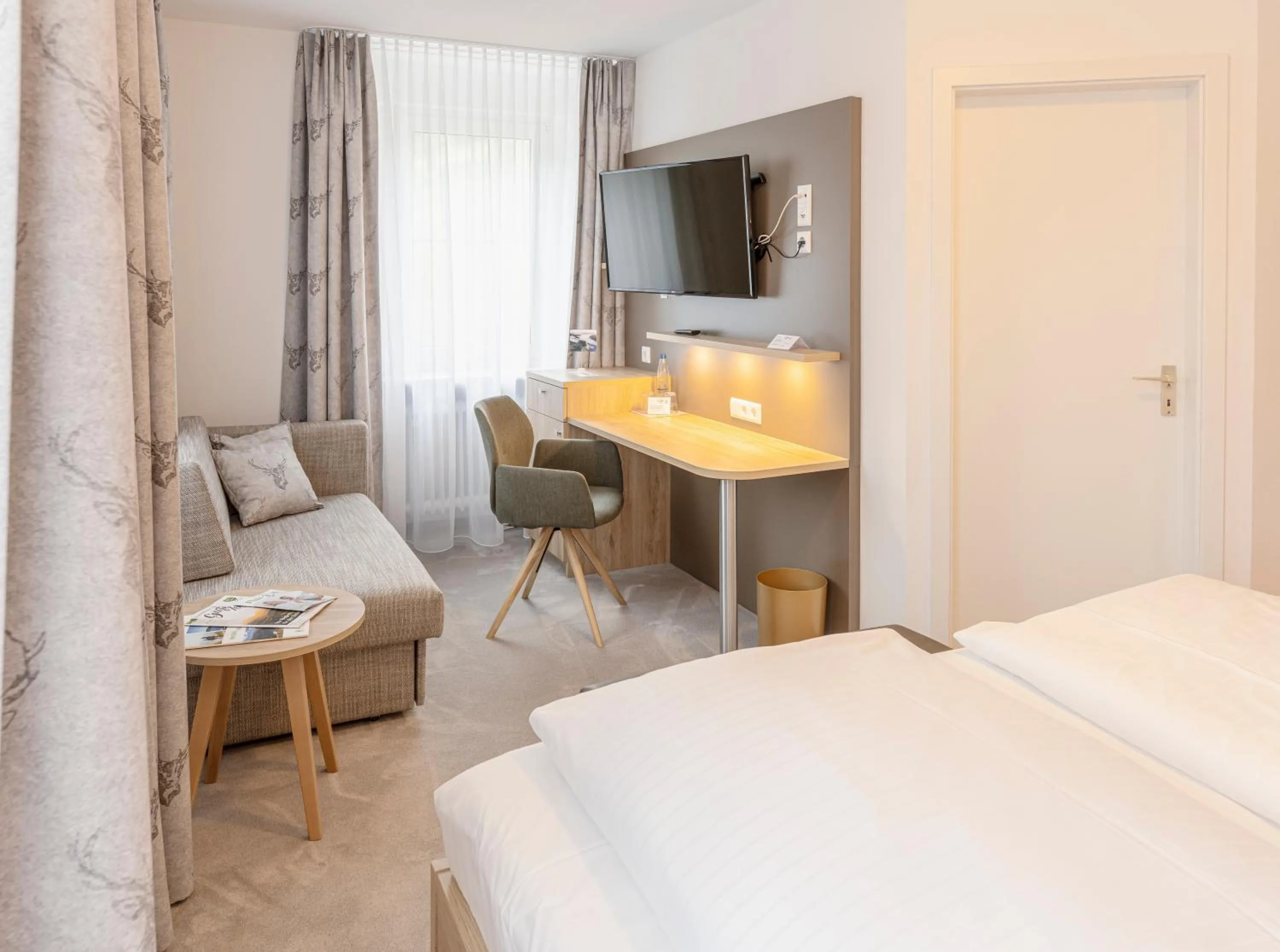 Bed in Flair Hotel Gasthof zum Hirsch