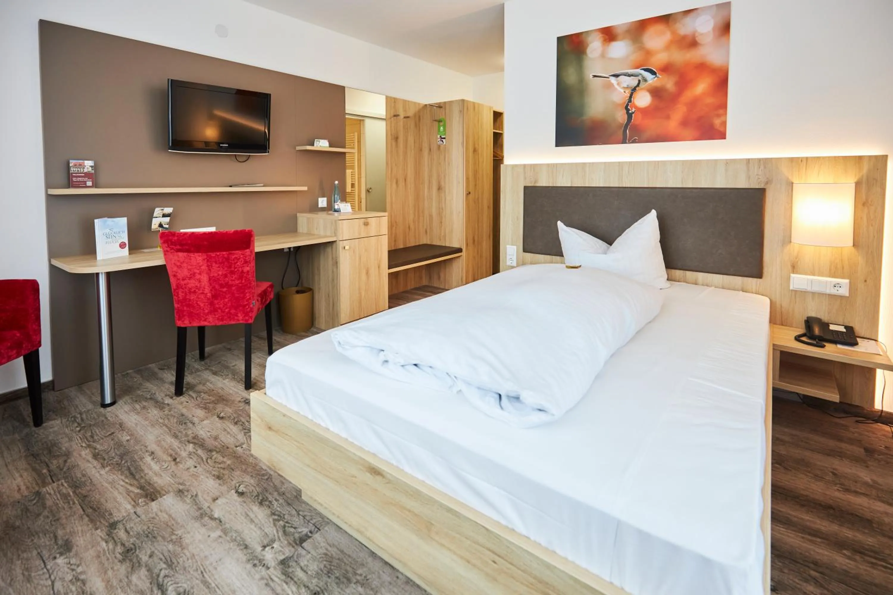 Bed in Flair Hotel Gasthof zum Hirsch