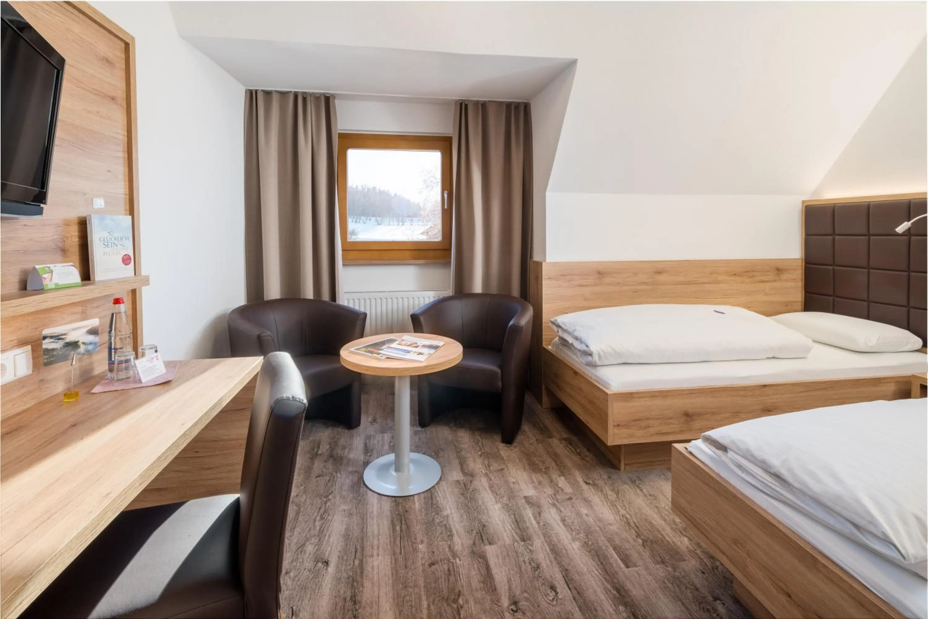 Bed in Flair Hotel Gasthof zum Hirsch