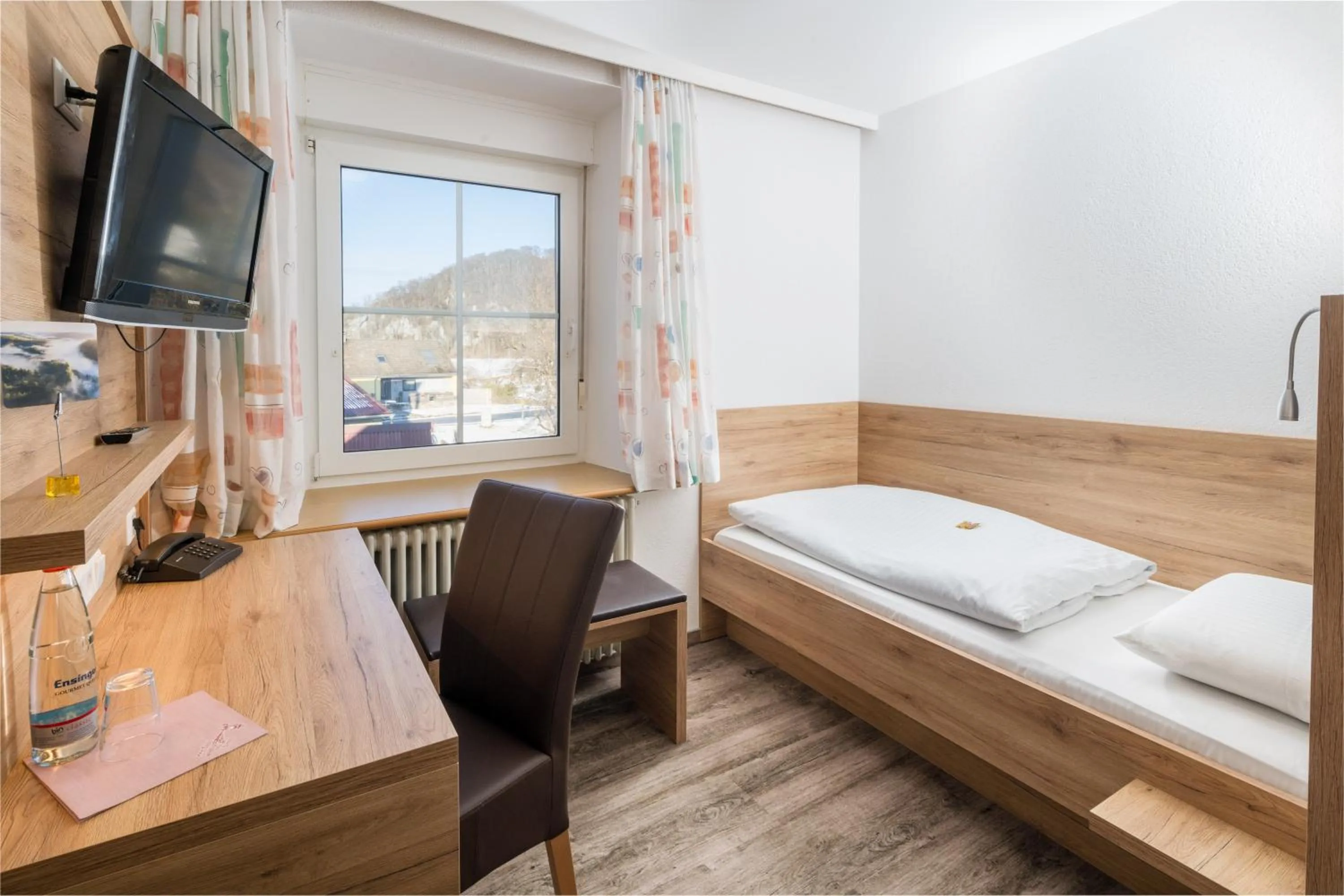 Bed in Flair Hotel Gasthof zum Hirsch