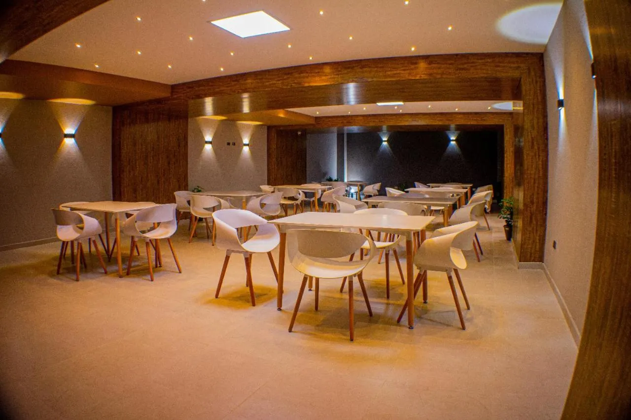 Restaurant/places to eat in Harmony Hotel