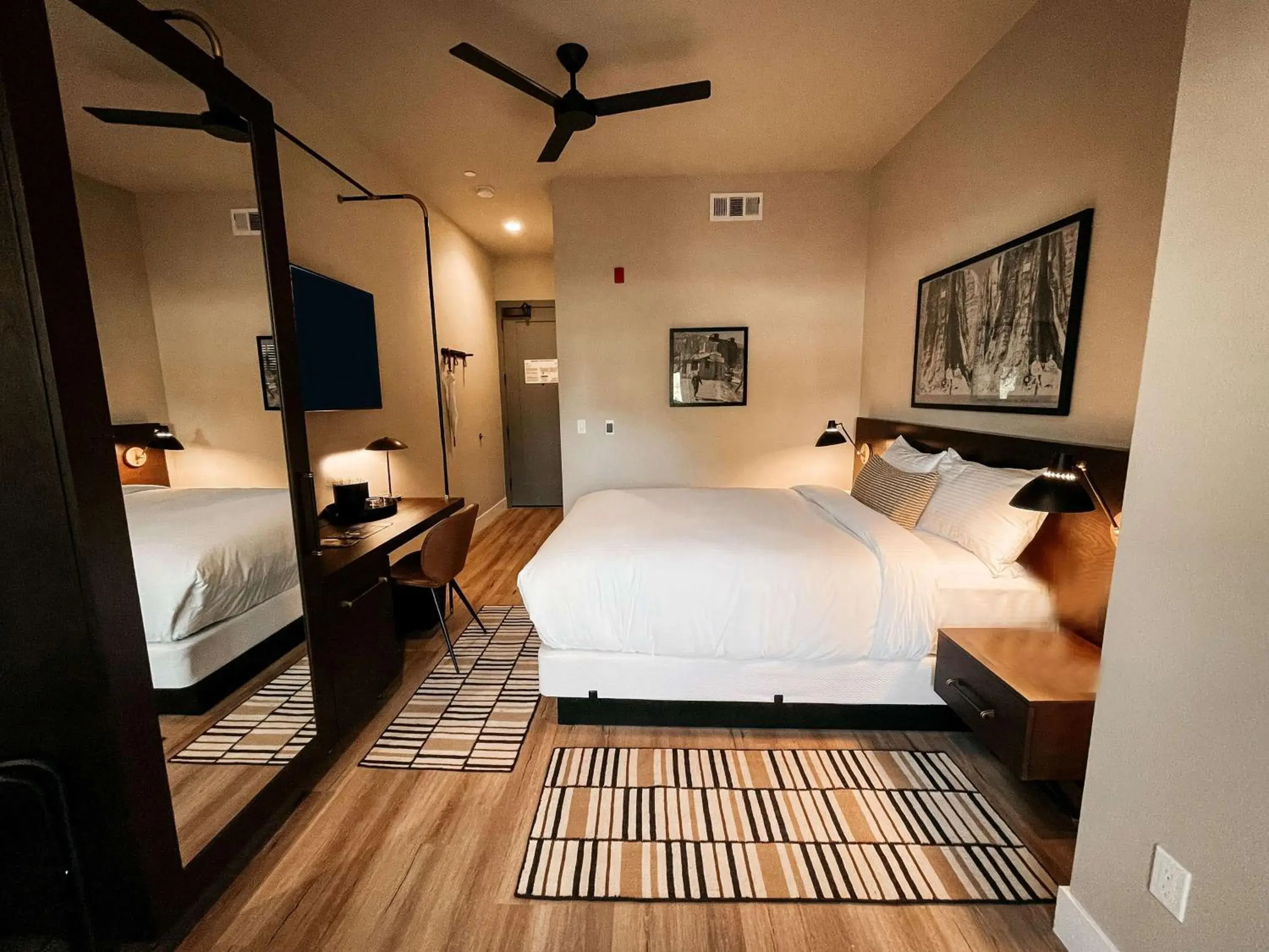 Bedroom, Bed in Gateway Hotel, Trademark Collection by Wyndham Bedroom, Bed in Gateway Hotel, Trademark Collection by Wyndham