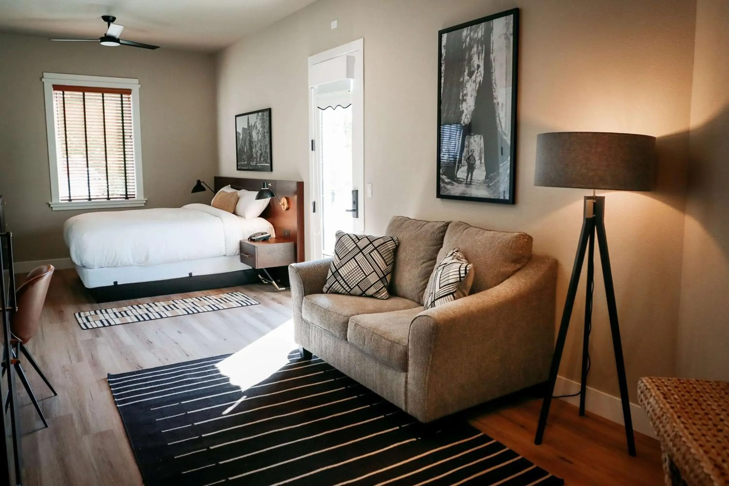 Photo of the whole room, Bed in Gateway Hotel, Trademark Collection by Wyndham Photo of the whole room, Bed in Gateway Hotel, Trademark Collection by Wyndham