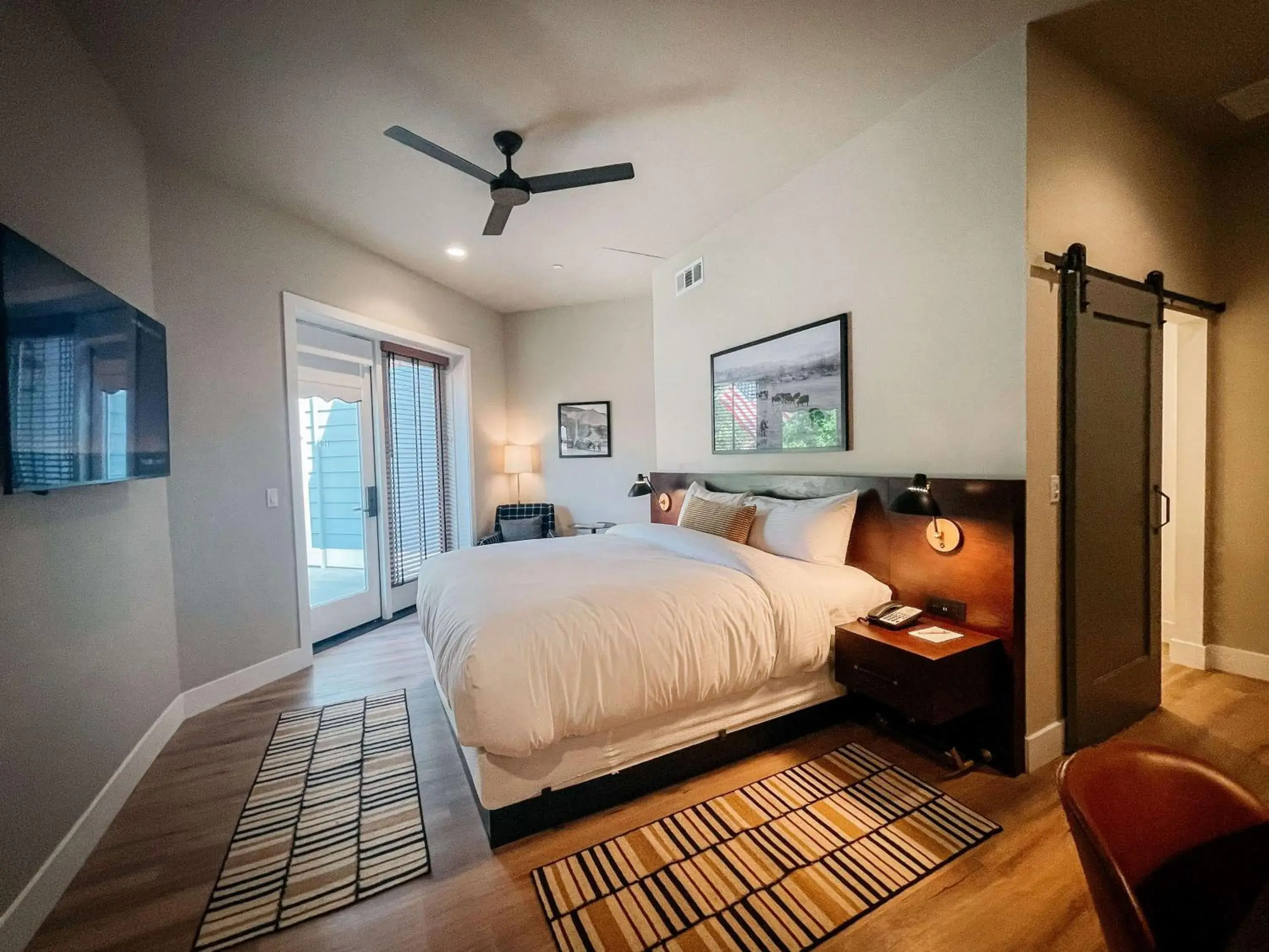 Bedroom, Bed in Gateway Hotel, Trademark Collection by Wyndham Bedroom, Bed in Gateway Hotel, Trademark Collection by Wyndham