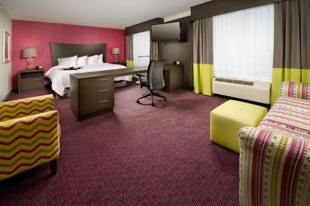 Bed in Hampton Inn & Suites - Buffalo Airport