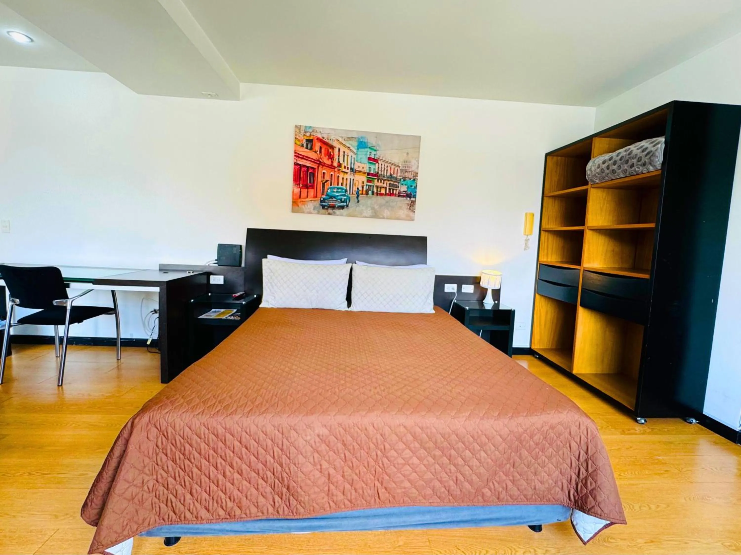 Photo of the whole room, Bed in Aparta Suite Continental Bogotá