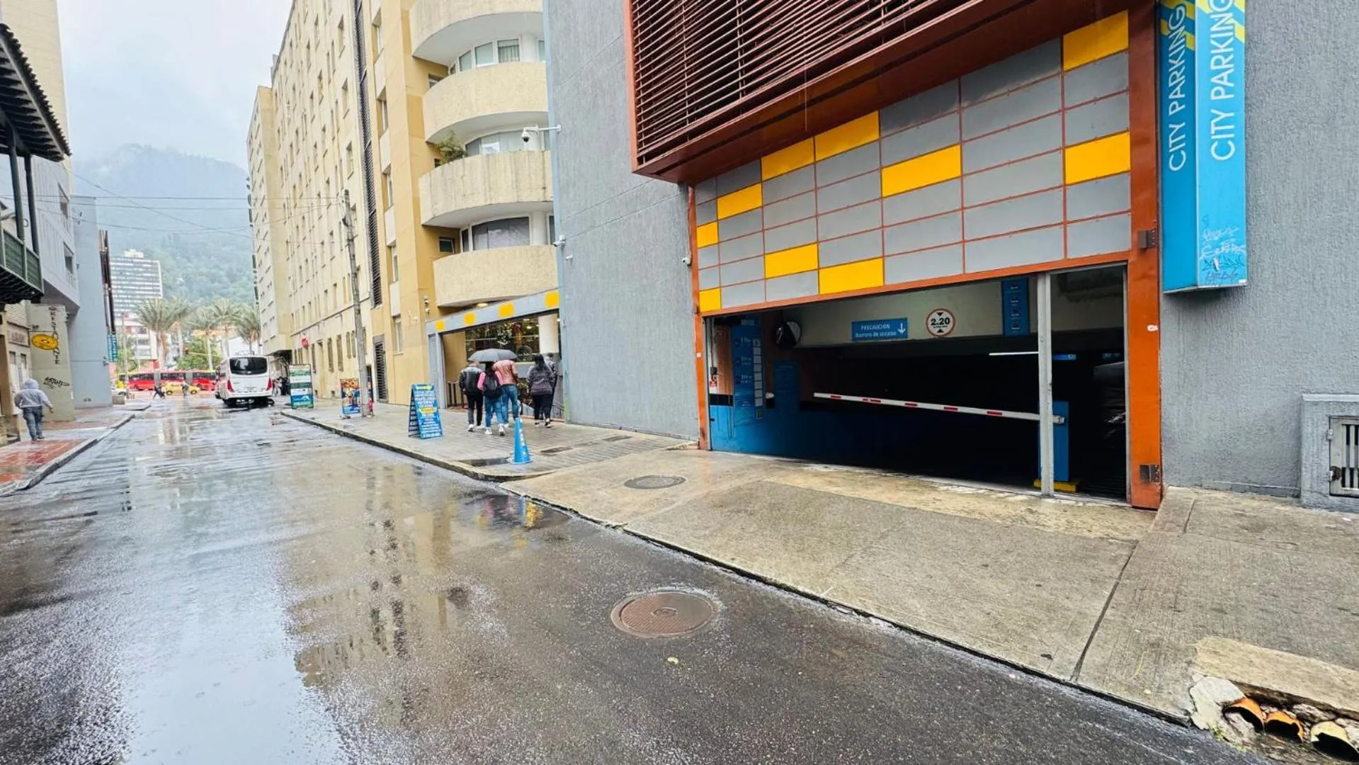 Seating area in Aparta Suite Continental Bogotá