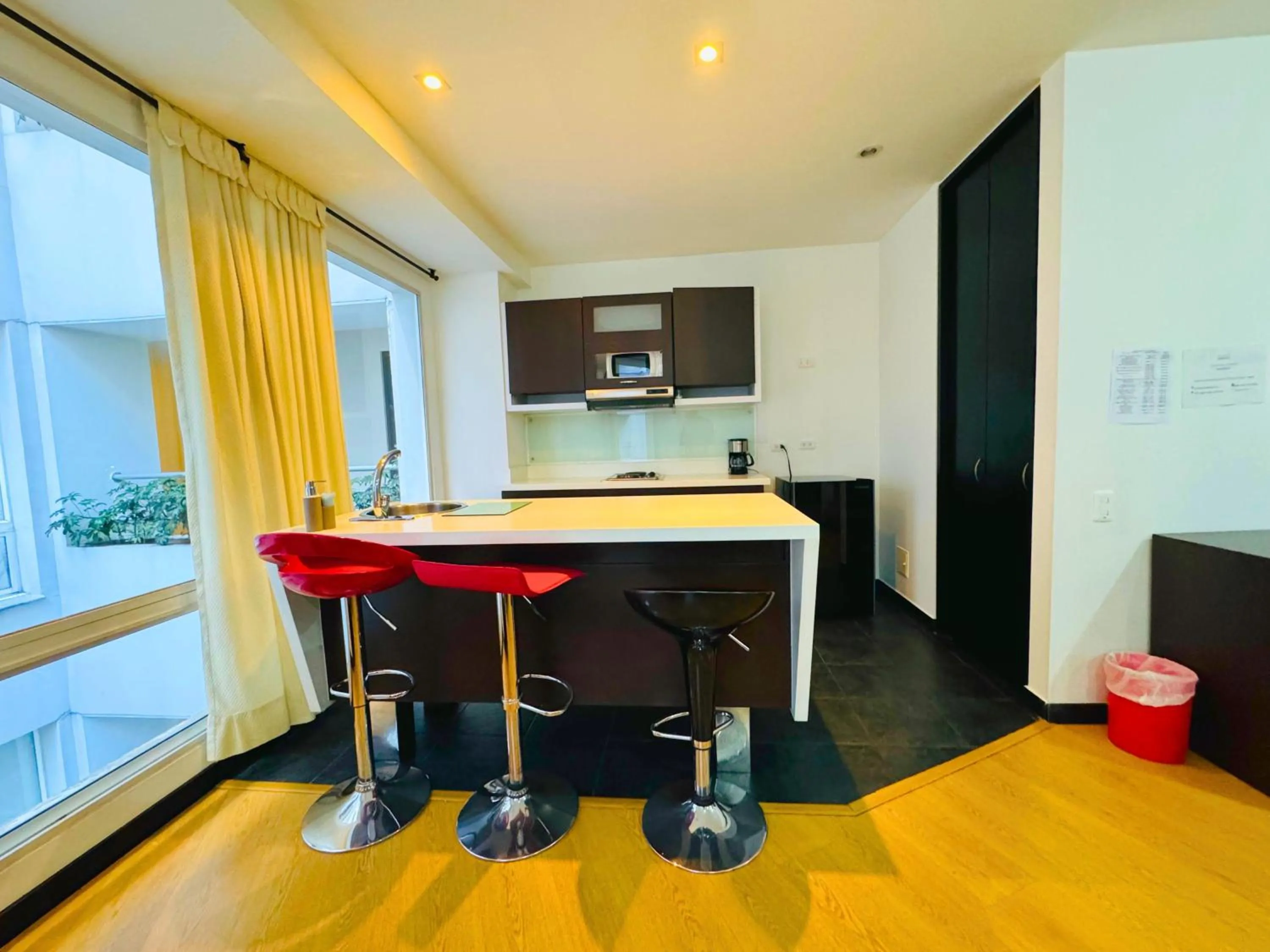 Kitchen or kitchenette in Aparta Suite Continental Bogotá