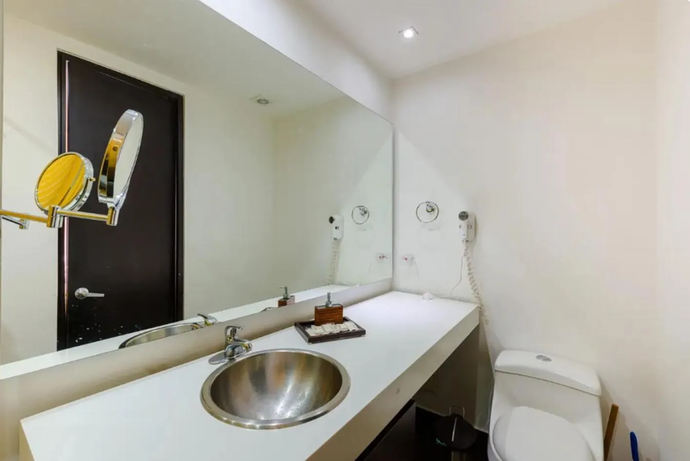 Bathroom in Aparta Suite Continental Bogotá