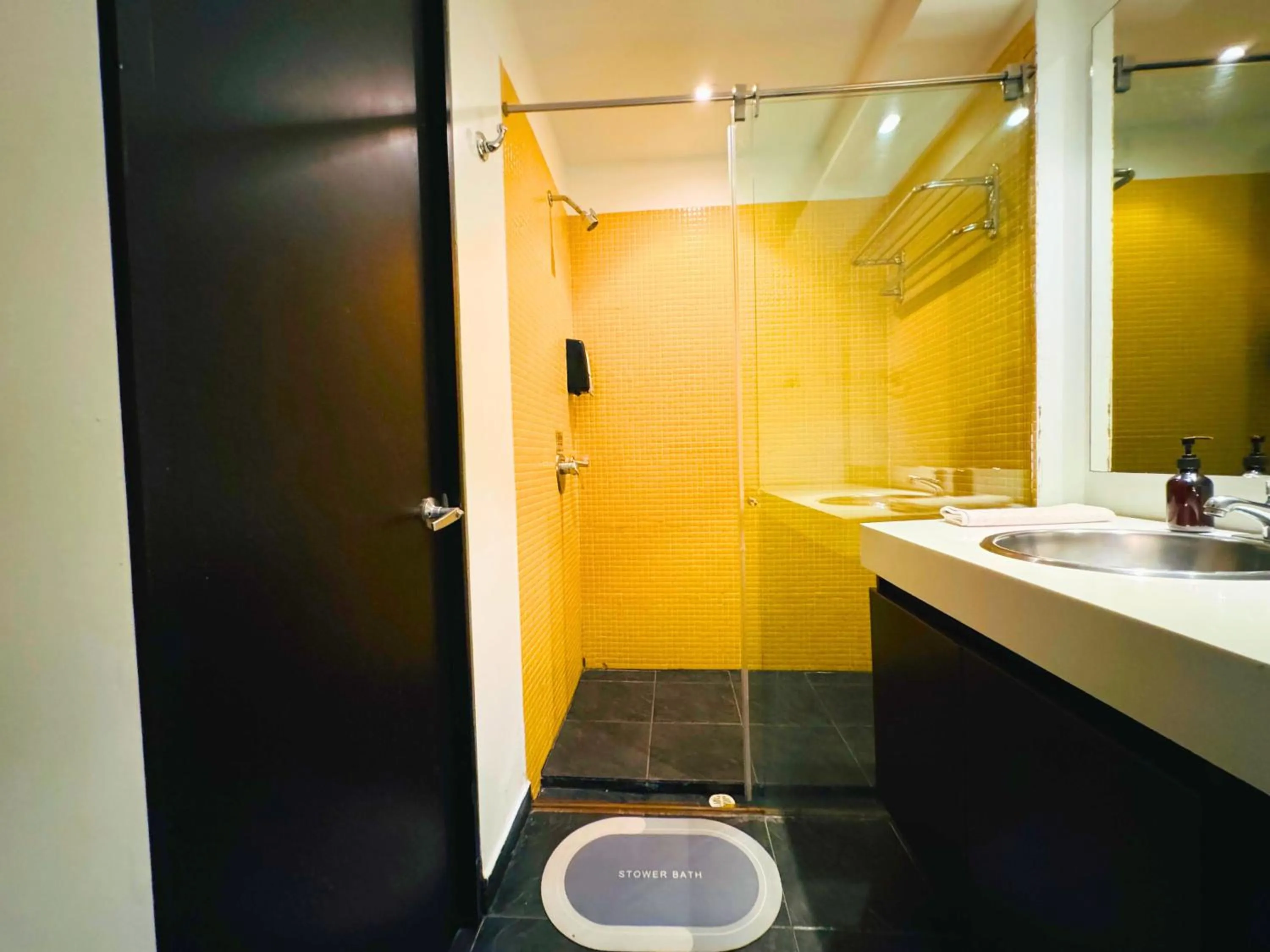 Shower in Aparta Suite Continental Bogotá