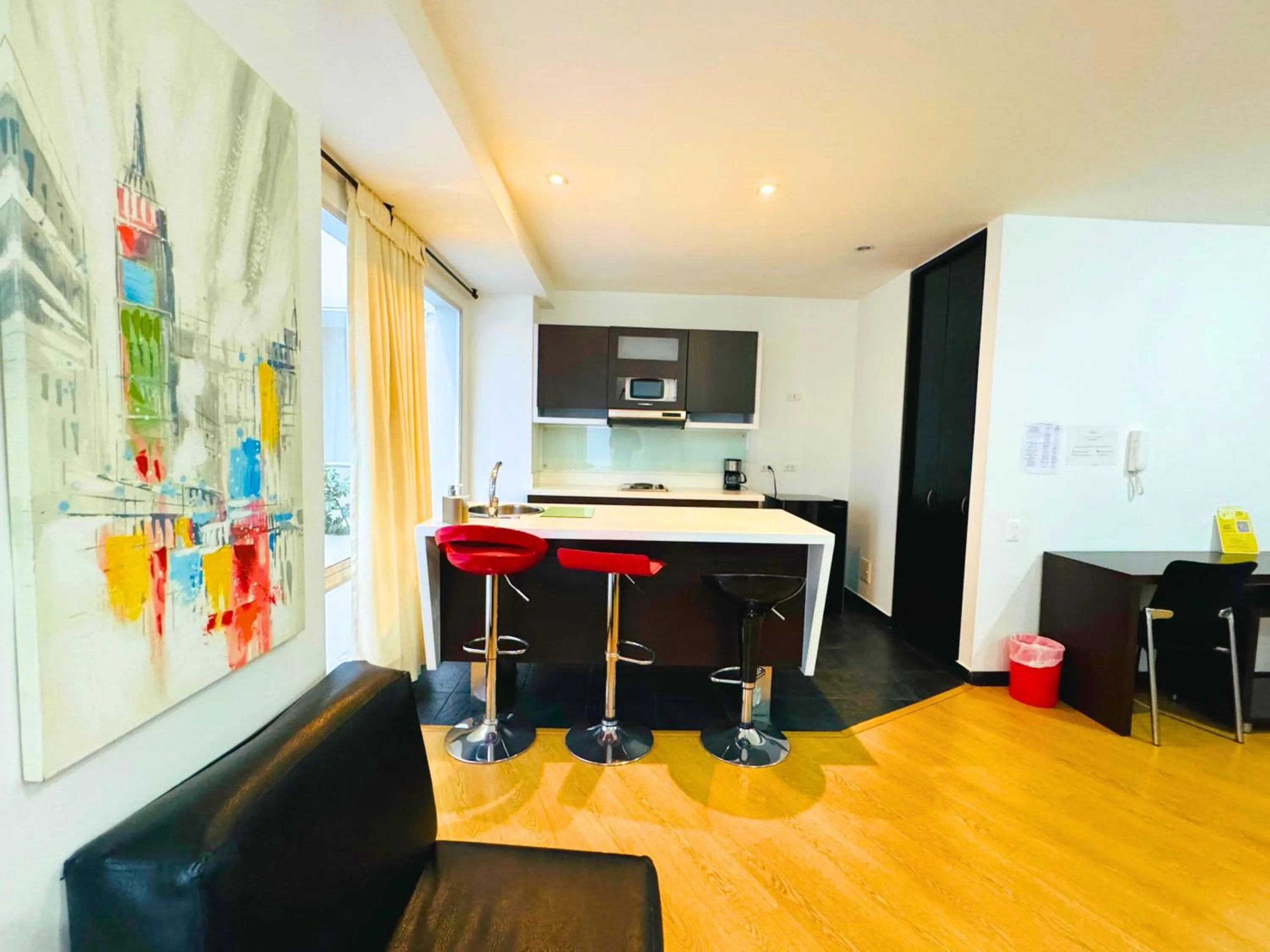 Kitchen or kitchenette in Aparta Suite Continental Bogotá