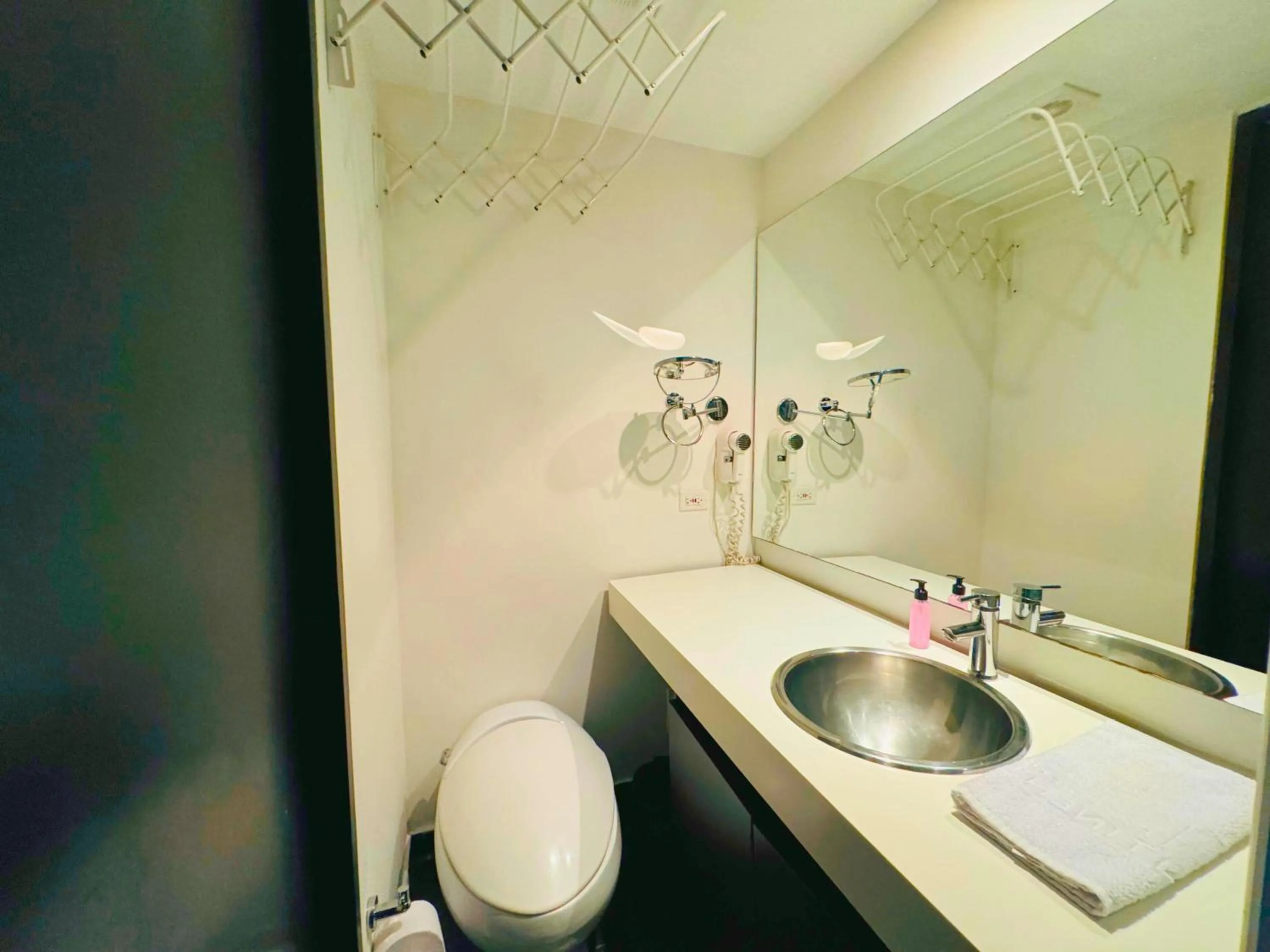 Toilet in Aparta Suite Continental Bogotá