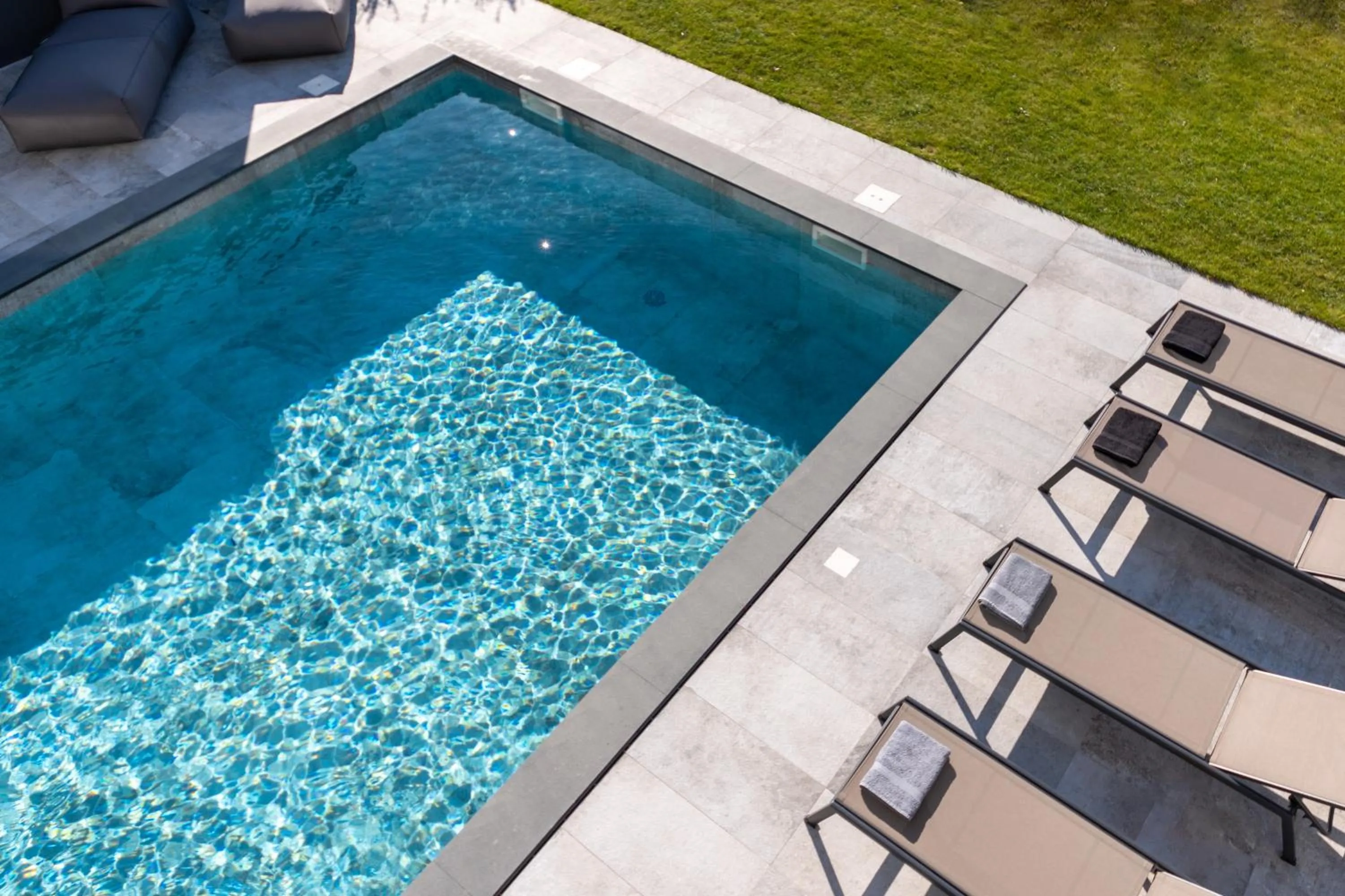 Swimming pool in Luxury Villa Aruna