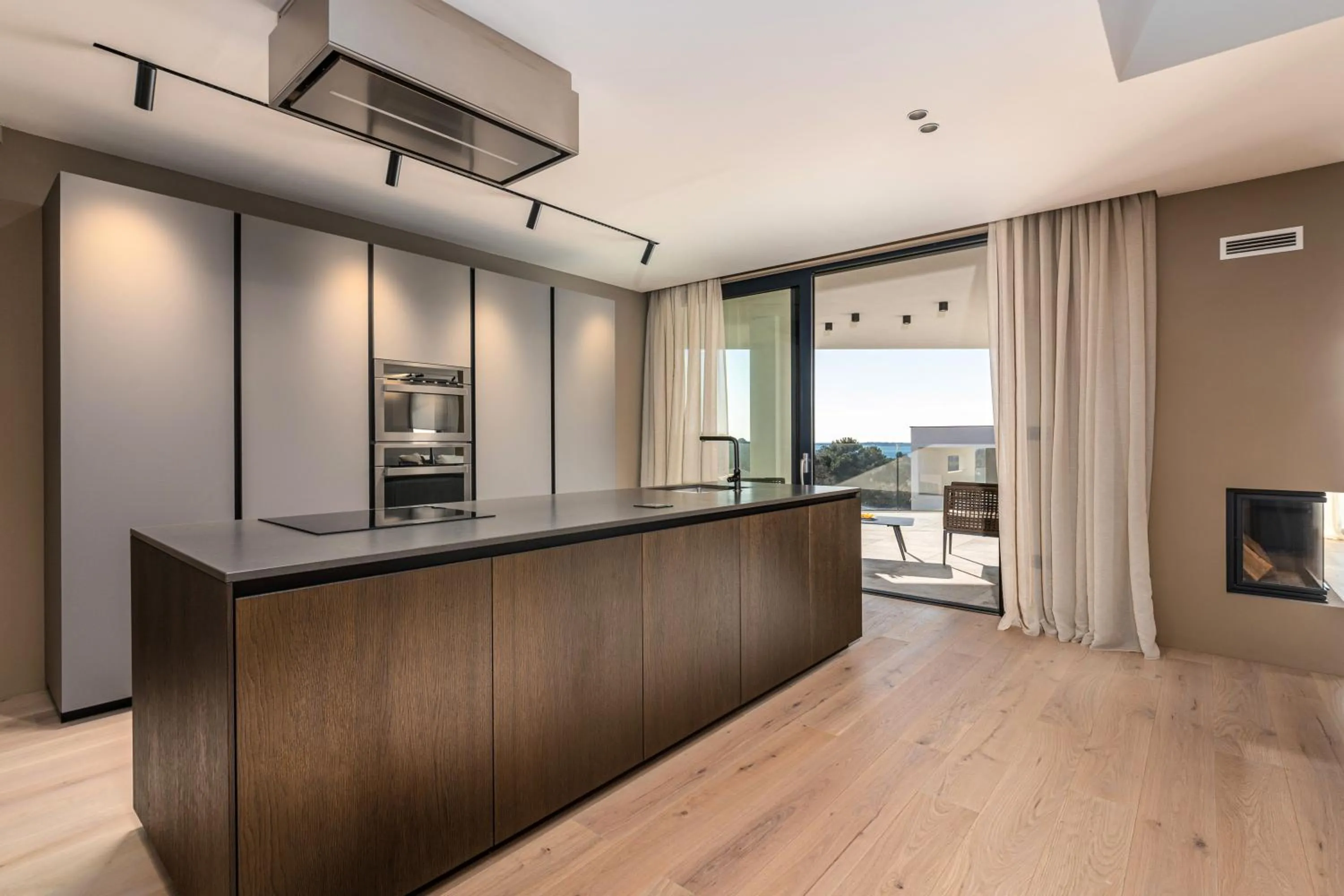 Kitchen or kitchenette in Luxury Villa Aruna