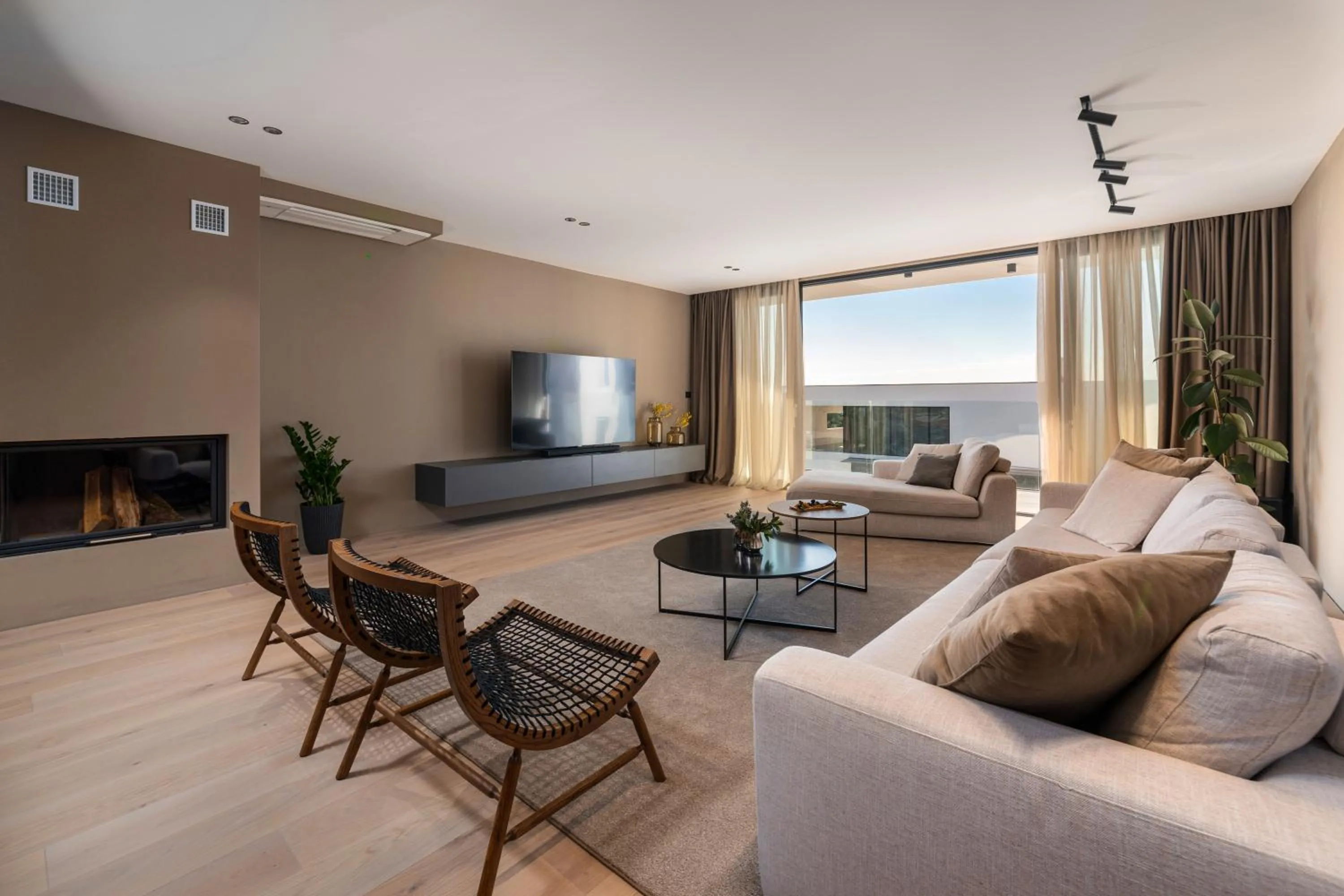 Communal lounge/ TV room in Luxury Villa Aruna