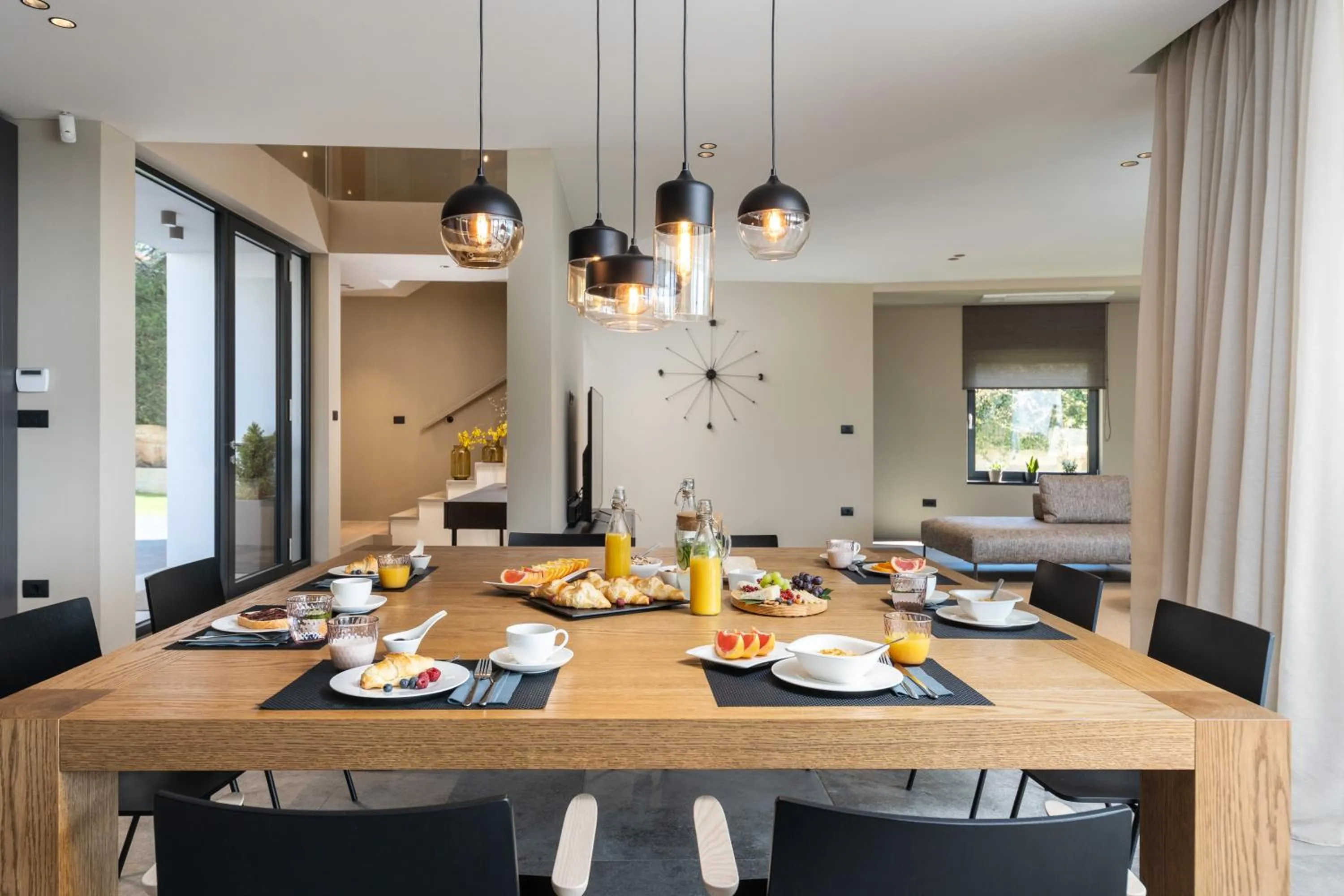 Dining area in Luxury Villa Aruna