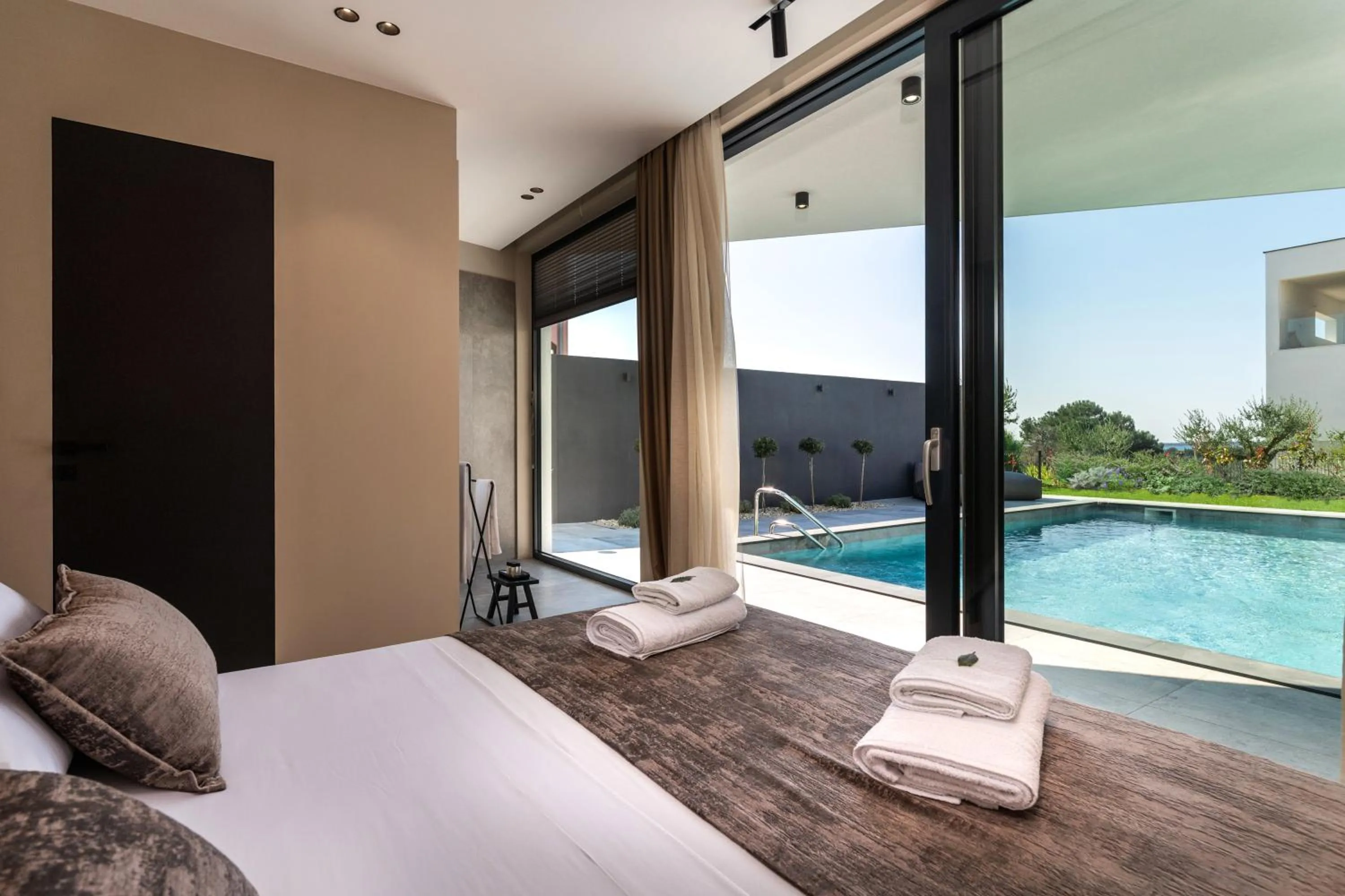 Bed in Luxury Villa Aruna