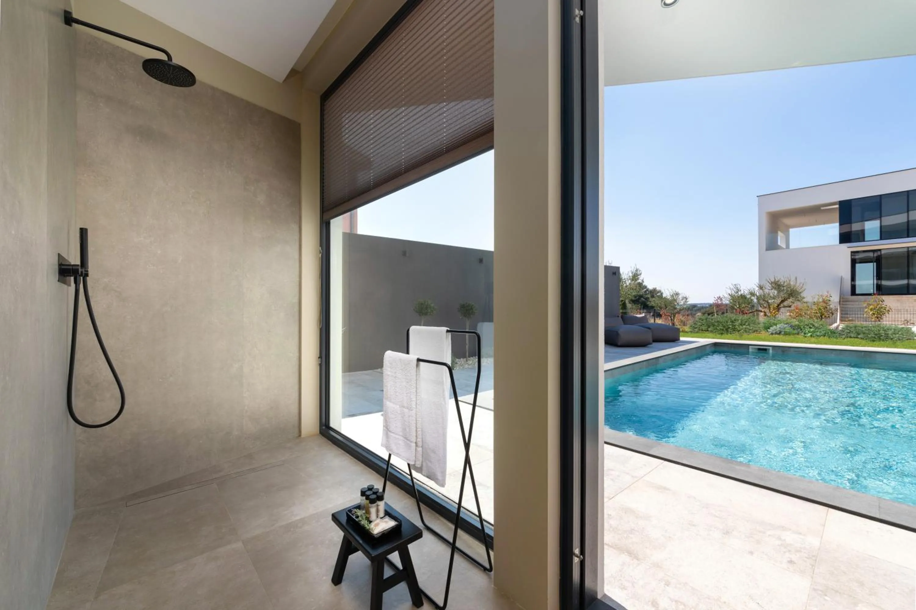 Shower in Luxury Villa Aruna