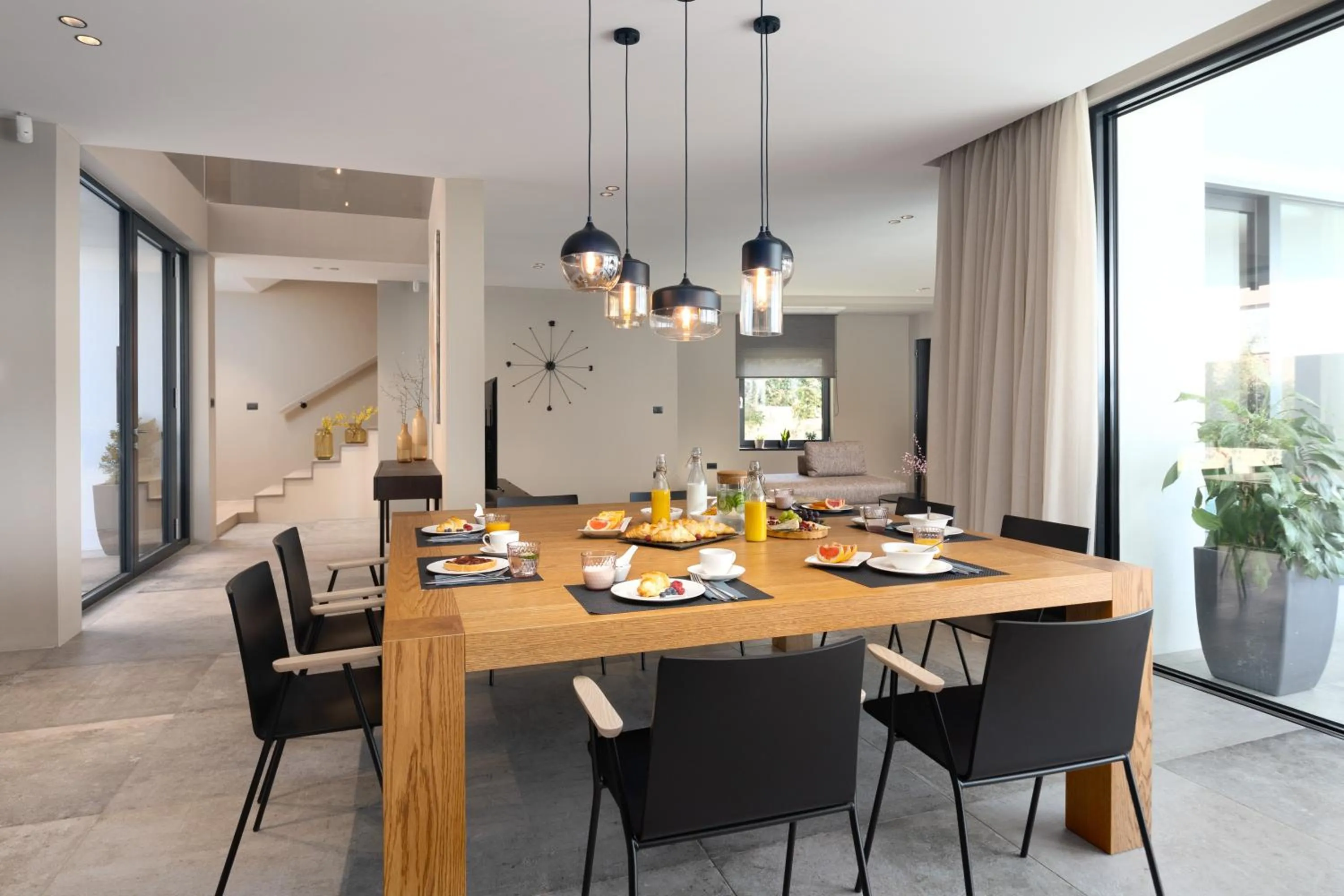Dining area in Luxury Villa Aruna