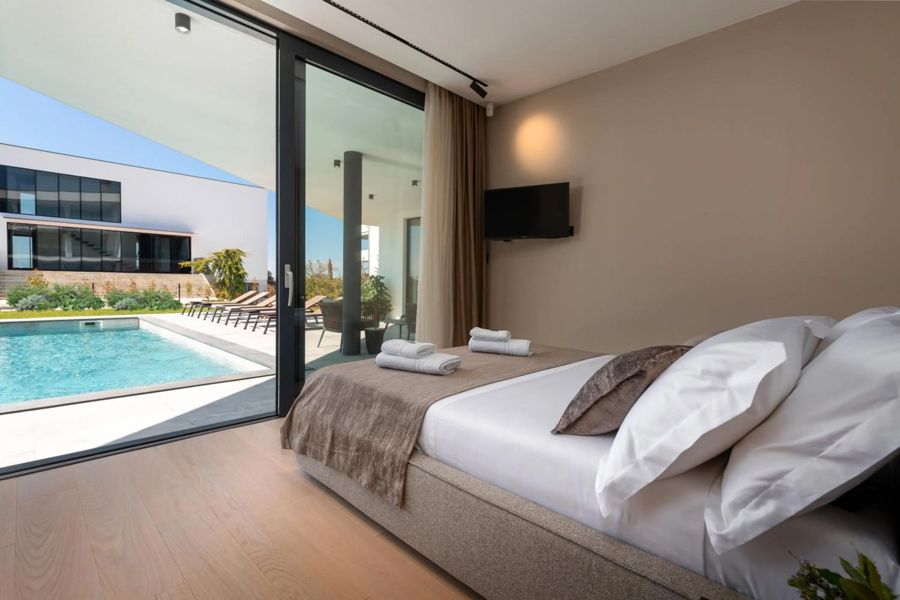 Bed in Luxury Villa Aruna