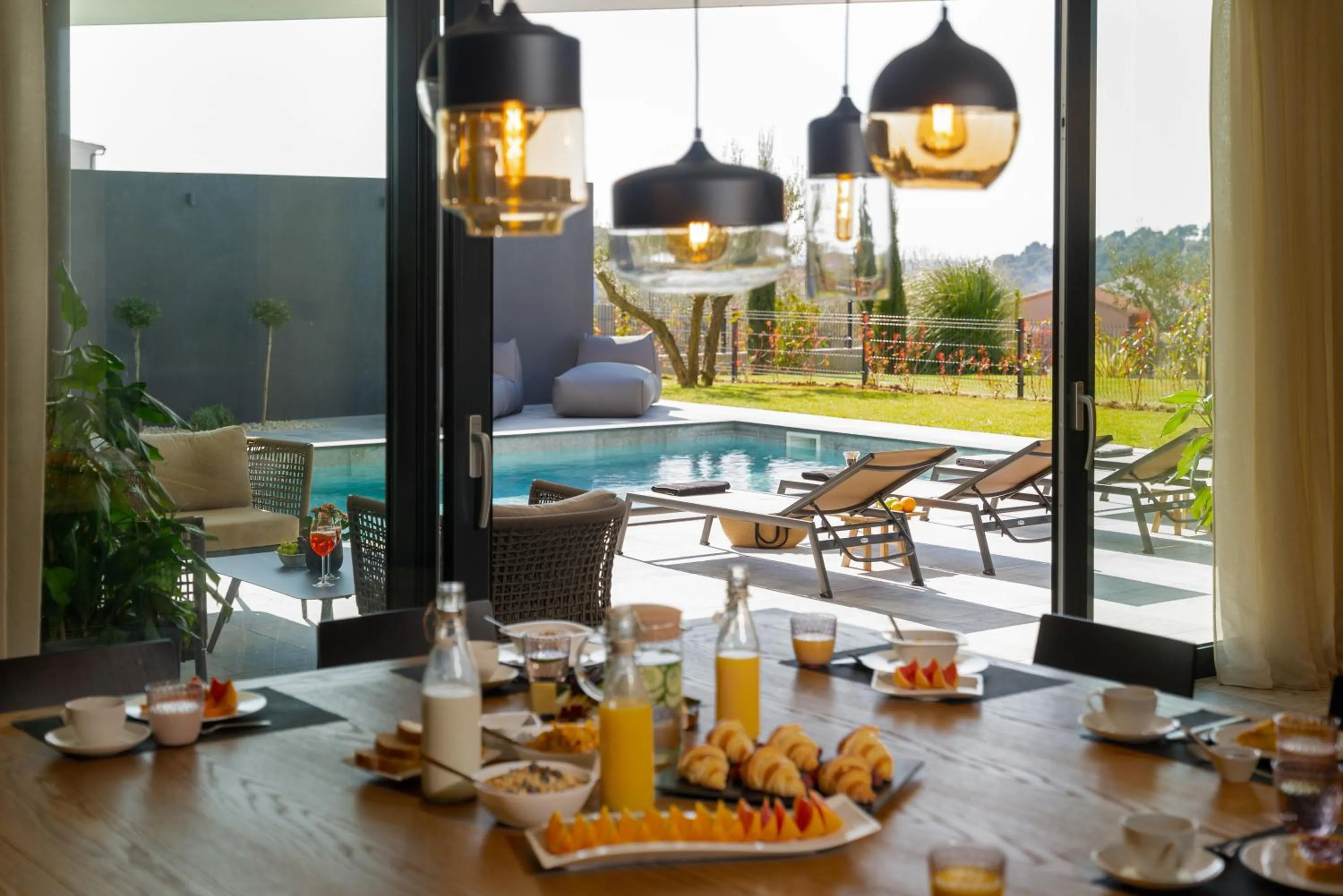Drinks in Luxury Villa Aruna