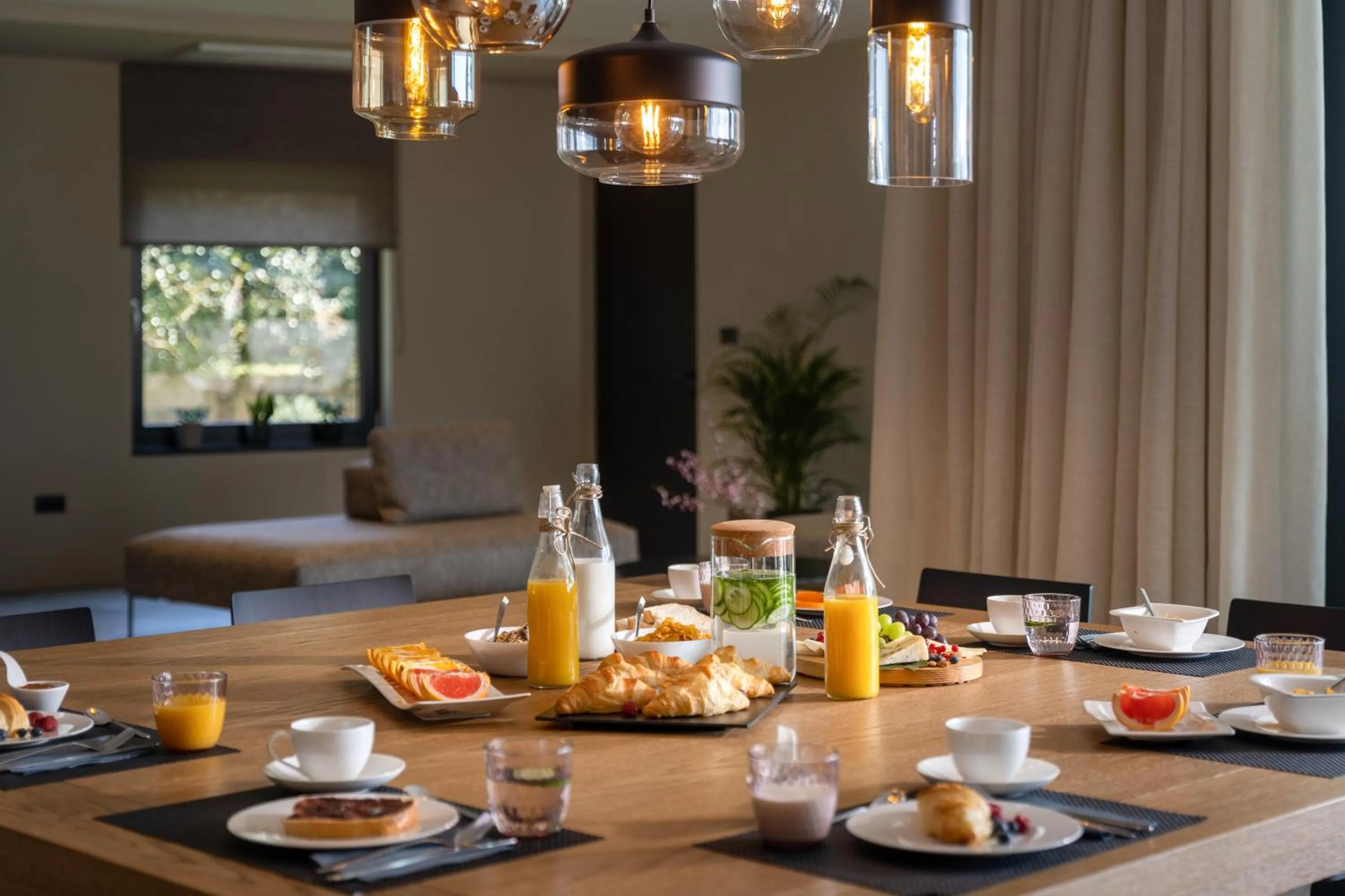 Food and drinks in Luxury Villa Aruna
