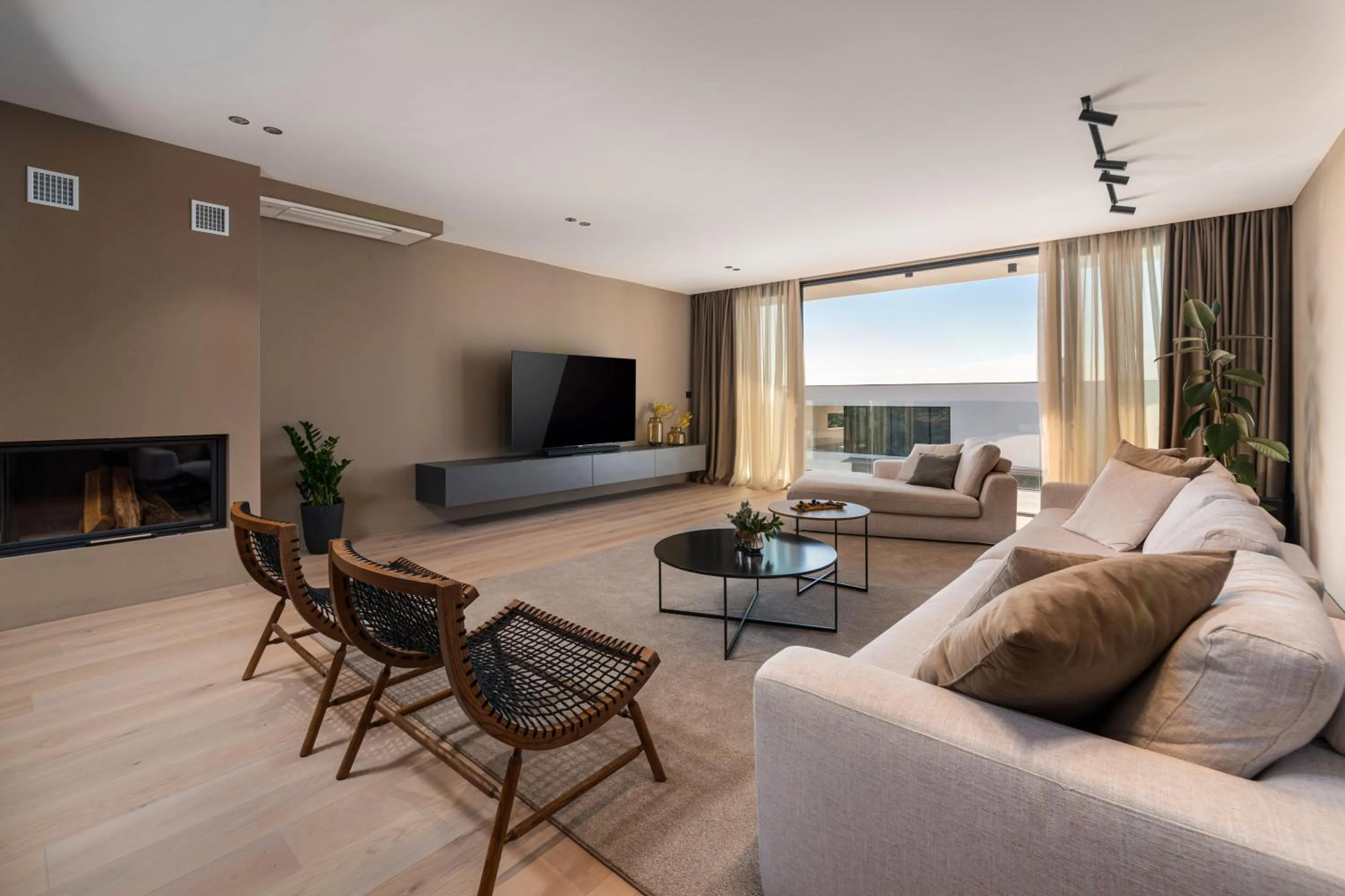 TV and multimedia in Luxury Villa Aruna