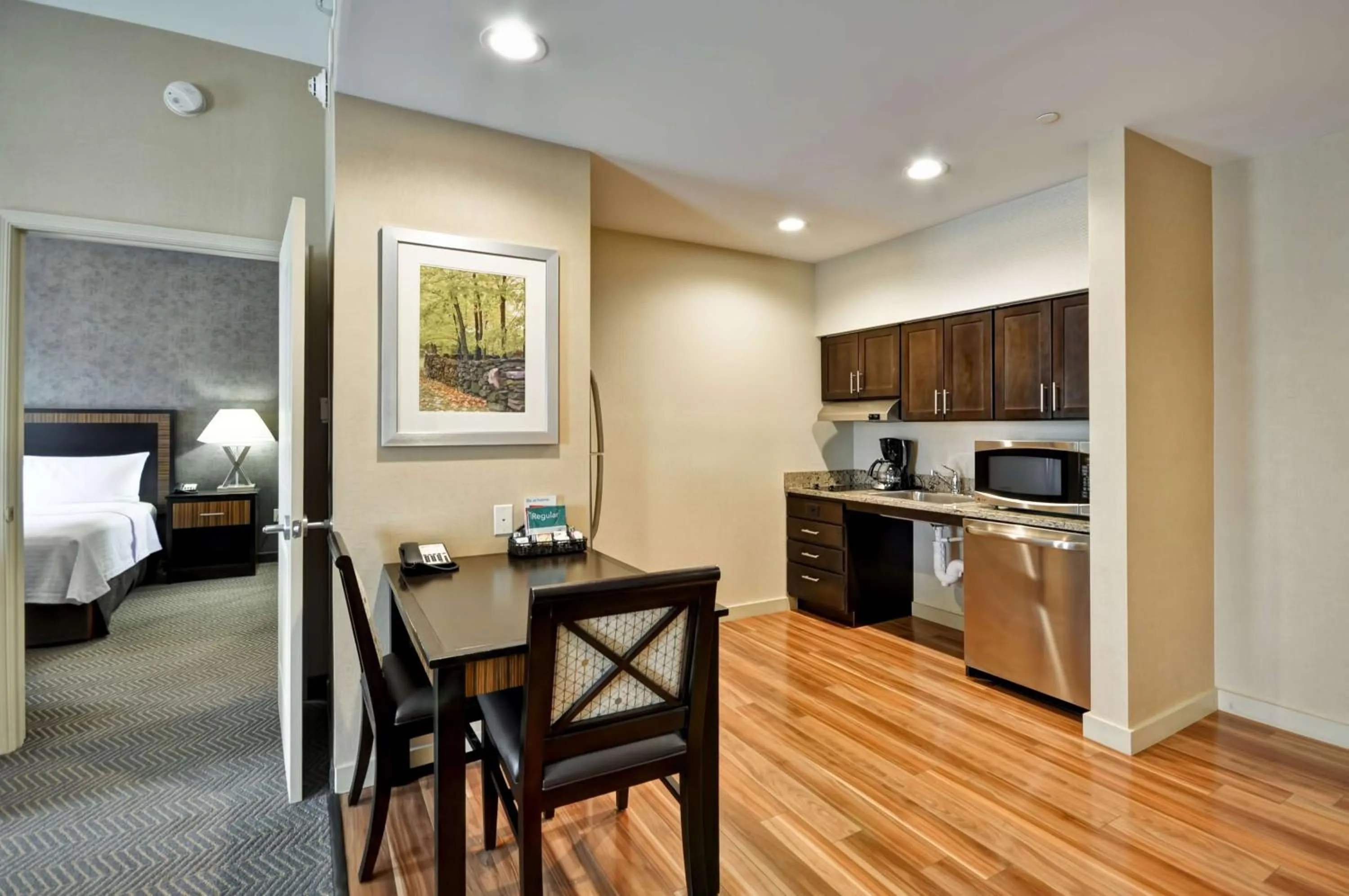 Kitchen or kitchenette, Bed in Homewood Suites by Hilton Hartford / Southington CT