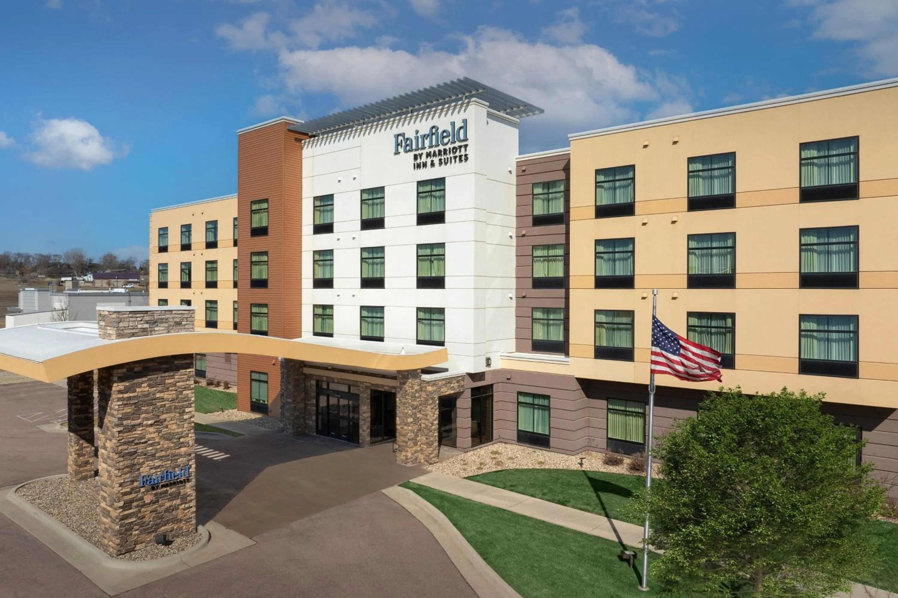 Property building in Fairfield Inn & Suites By Marriott Sioux Falls Airport