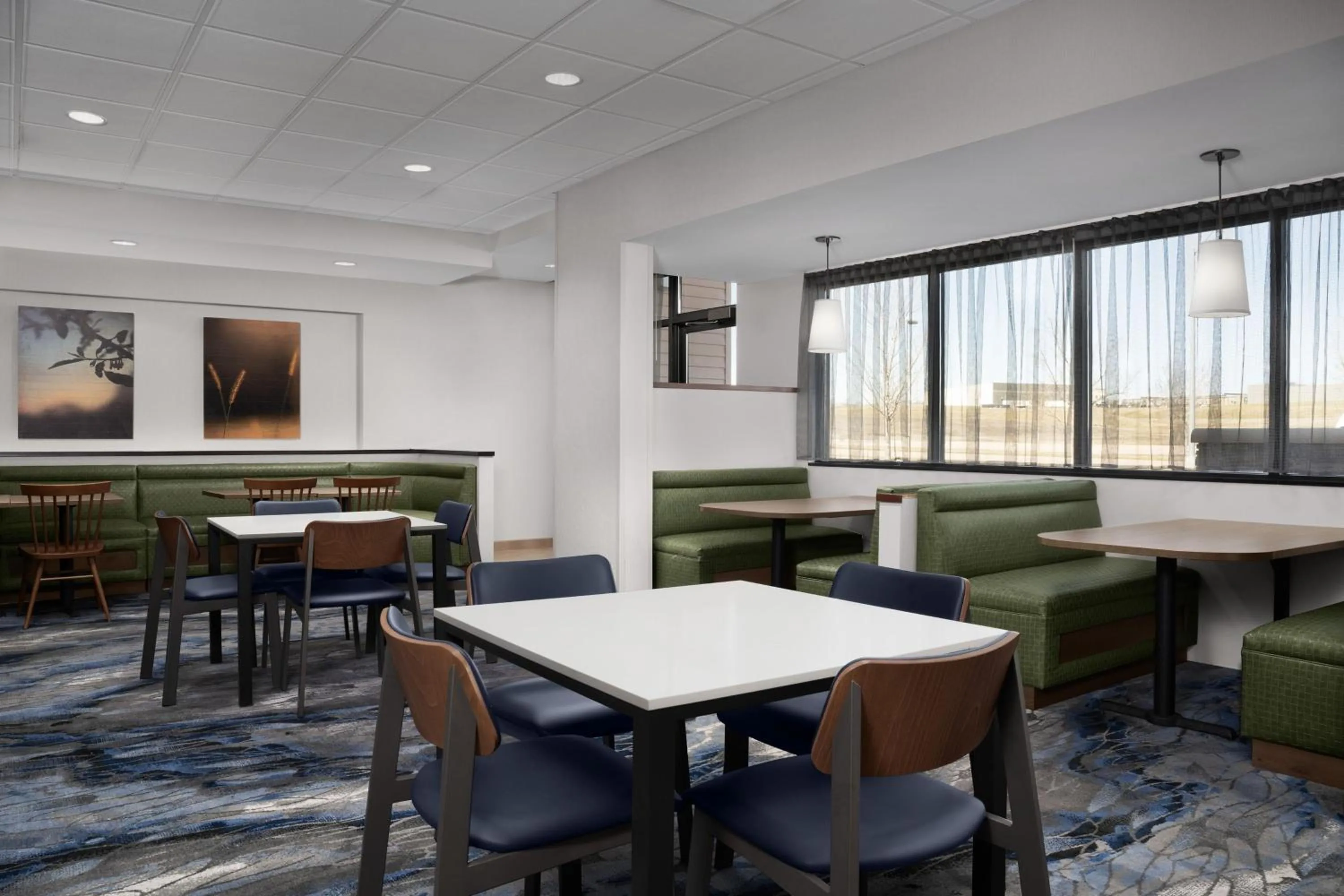 Breakfast in Fairfield Inn & Suites By Marriott Sioux Falls Airport