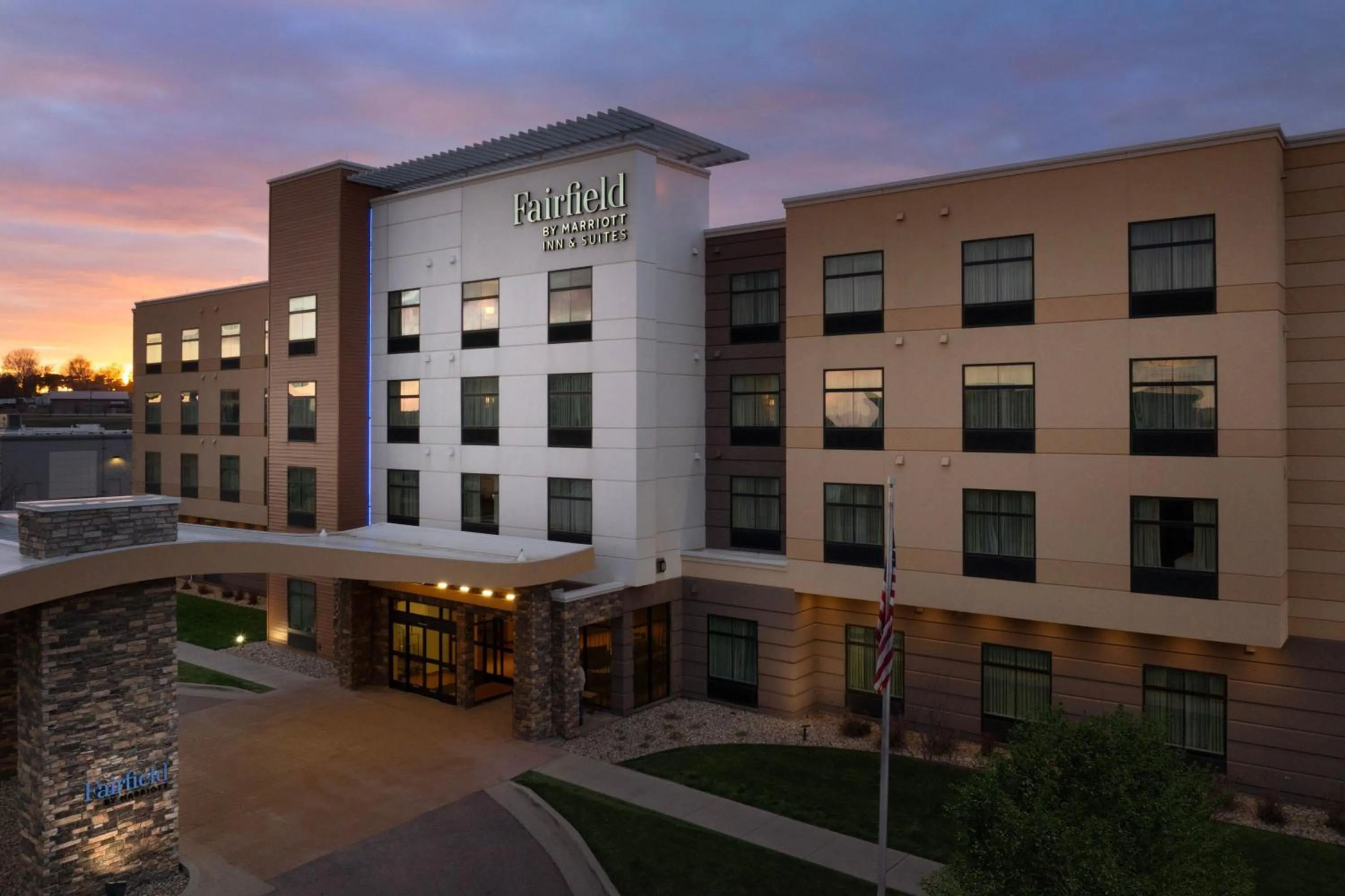 Property building in Fairfield Inn & Suites By Marriott Sioux Falls Airport