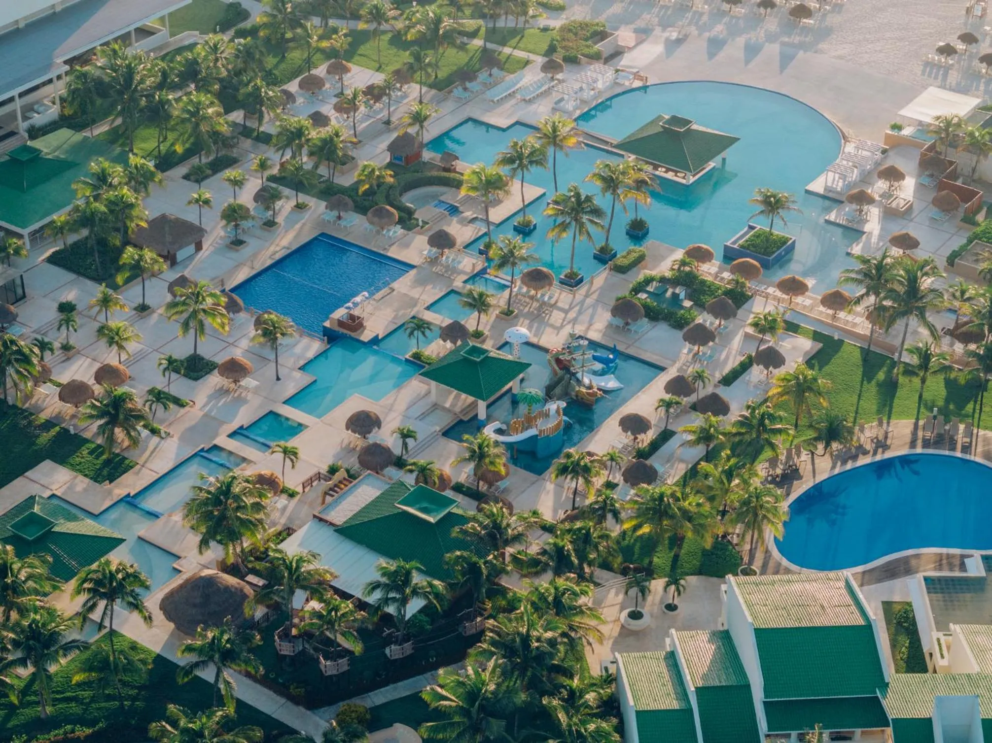 Swimming pool in Iberostar Selection Cancun - All Inclusive