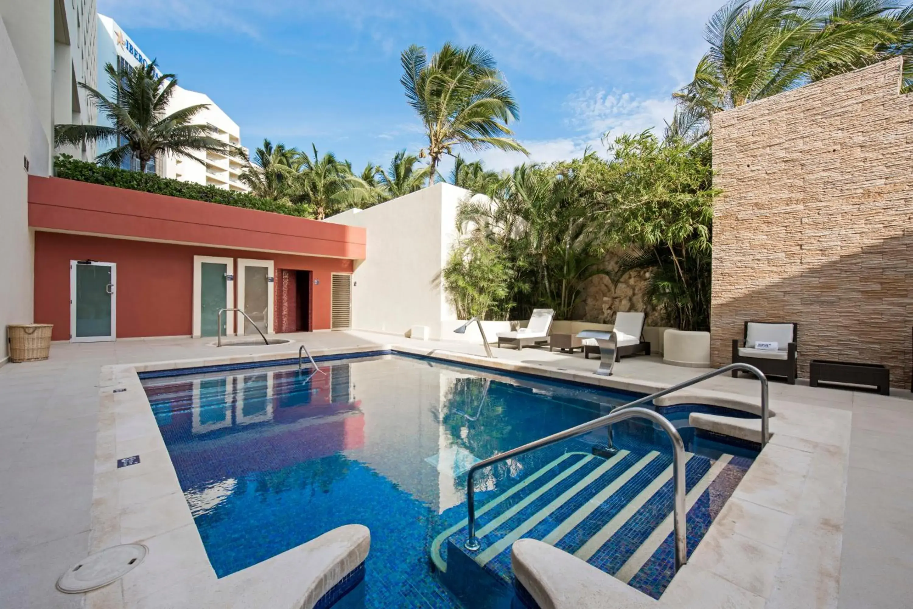 Swimming pool in Iberostar Selection Cancun - All Inclusive Swimming pool in Iberostar Selection Cancun - All Inclusive