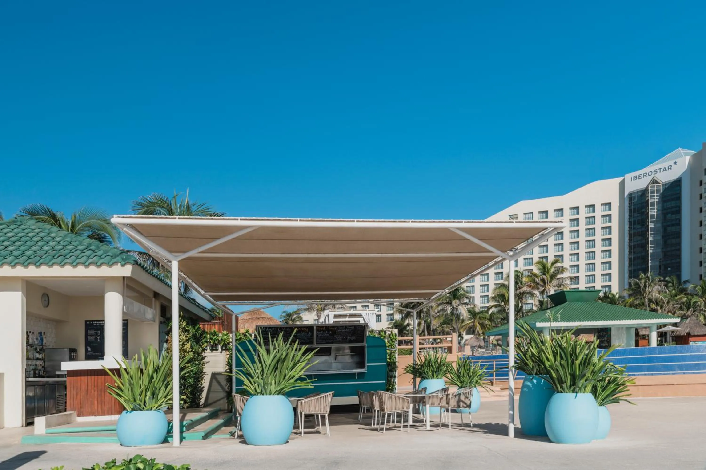 Lounge or bar in Iberostar Selection Cancun - All Inclusive