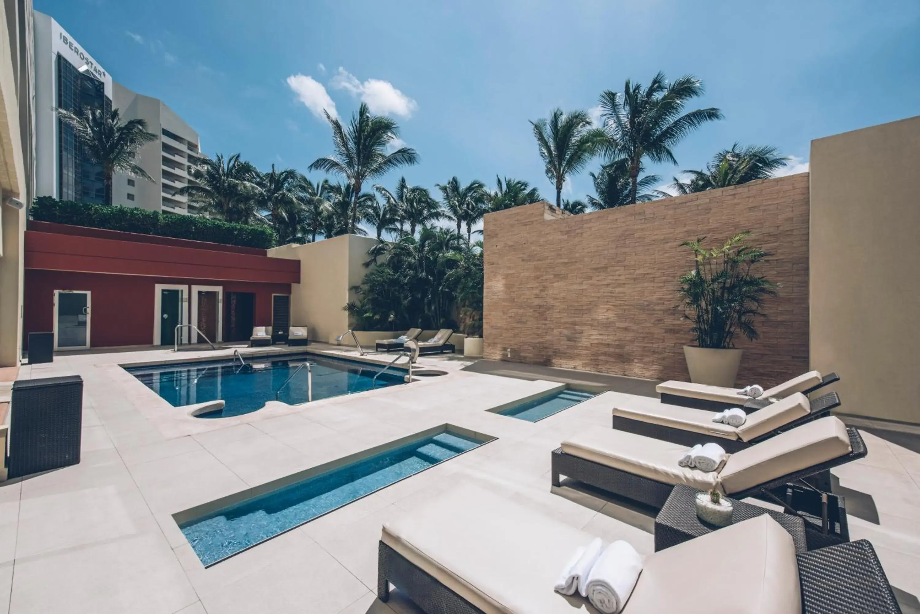 Swimming pool in Iberostar Selection Cancun - All Inclusive Swimming pool in Iberostar Selection Cancun - All Inclusive