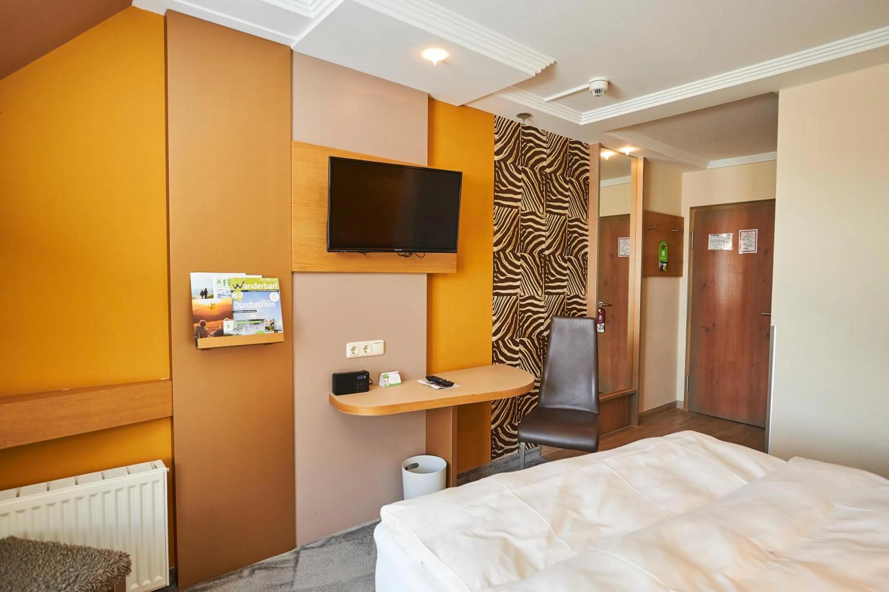 Photo of the whole room, Bed in Flair Hotel Zum Schwarzen Reiter