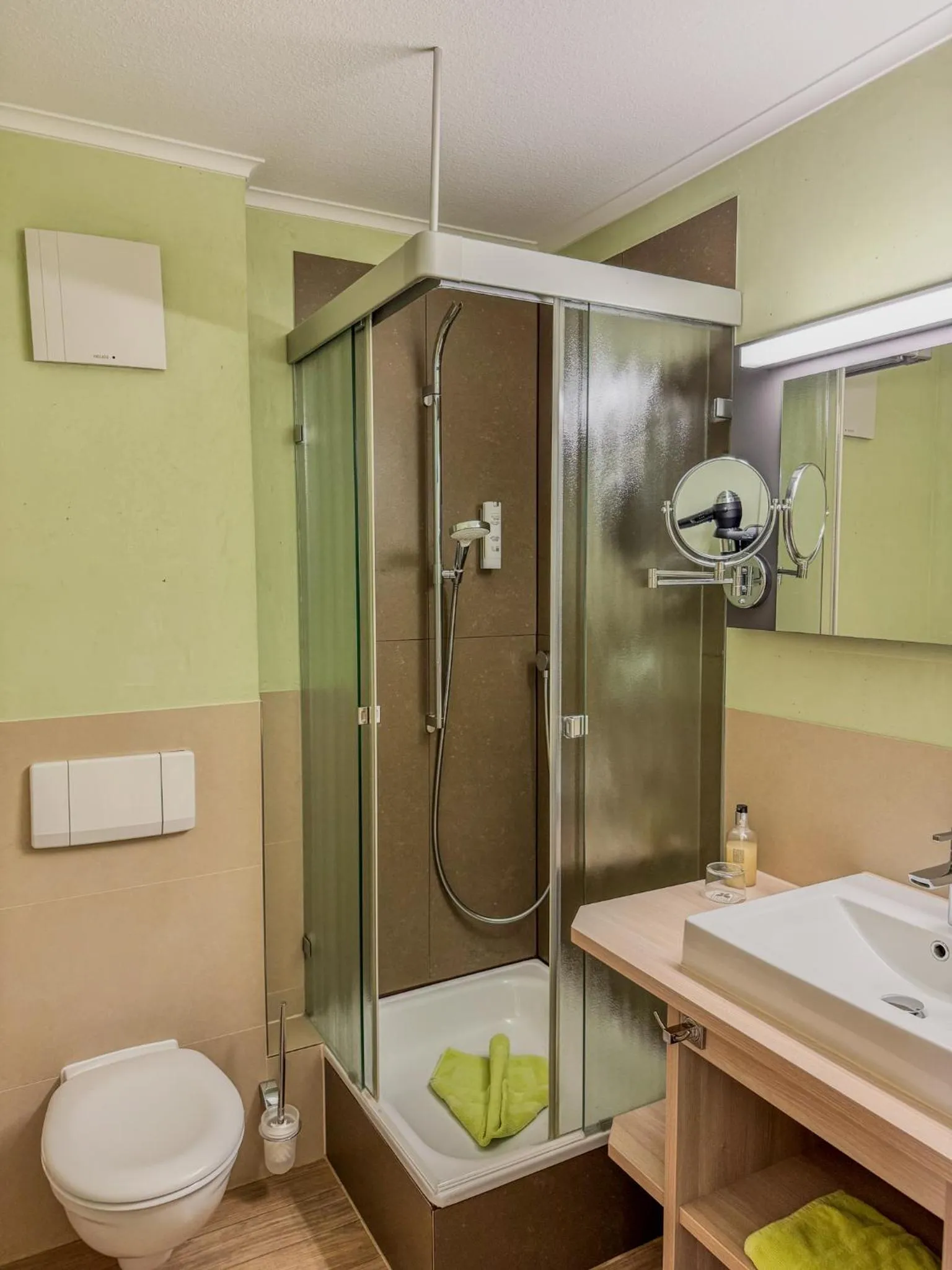 Bathroom in Flair Hotel Zum Schwarzen Reiter