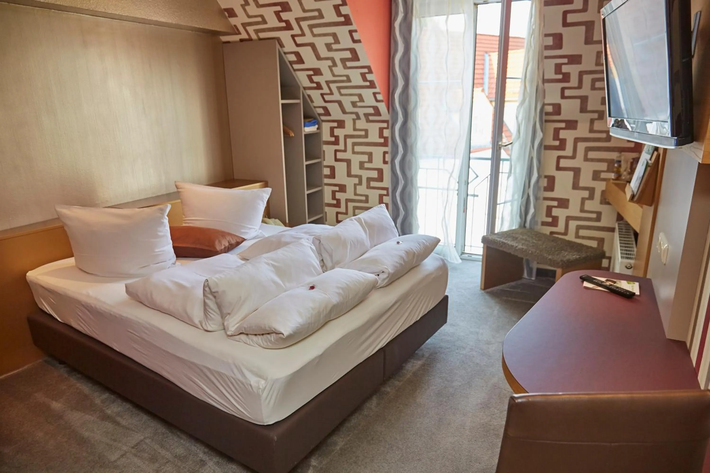 Photo of the whole room, Bed in Flair Hotel Zum Schwarzen Reiter