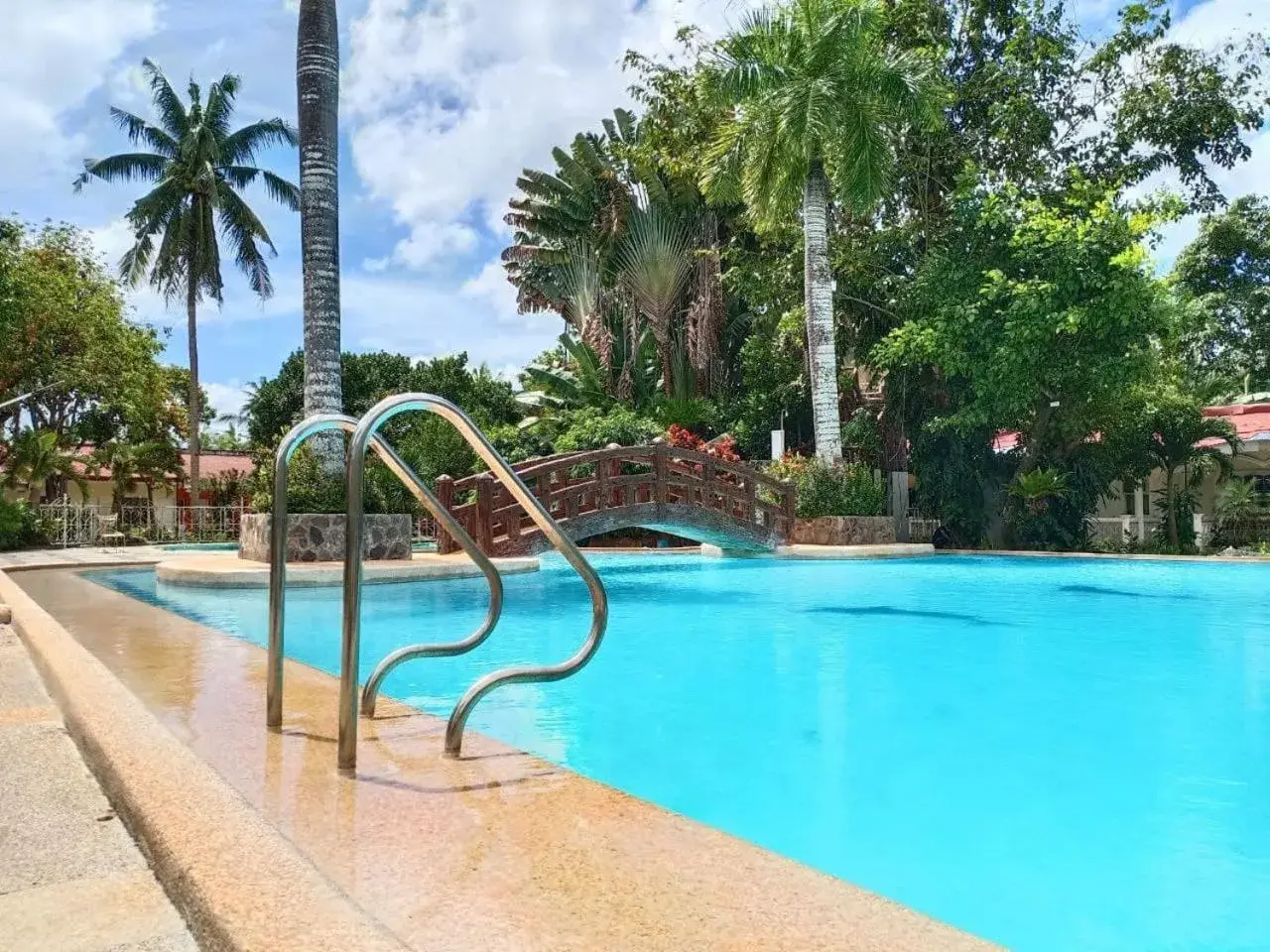 Swimming pool in RedDoorz Plus @ Costa Roca Balamban Swimming pool in RedDoorz Plus @ Costa Roca Balamban