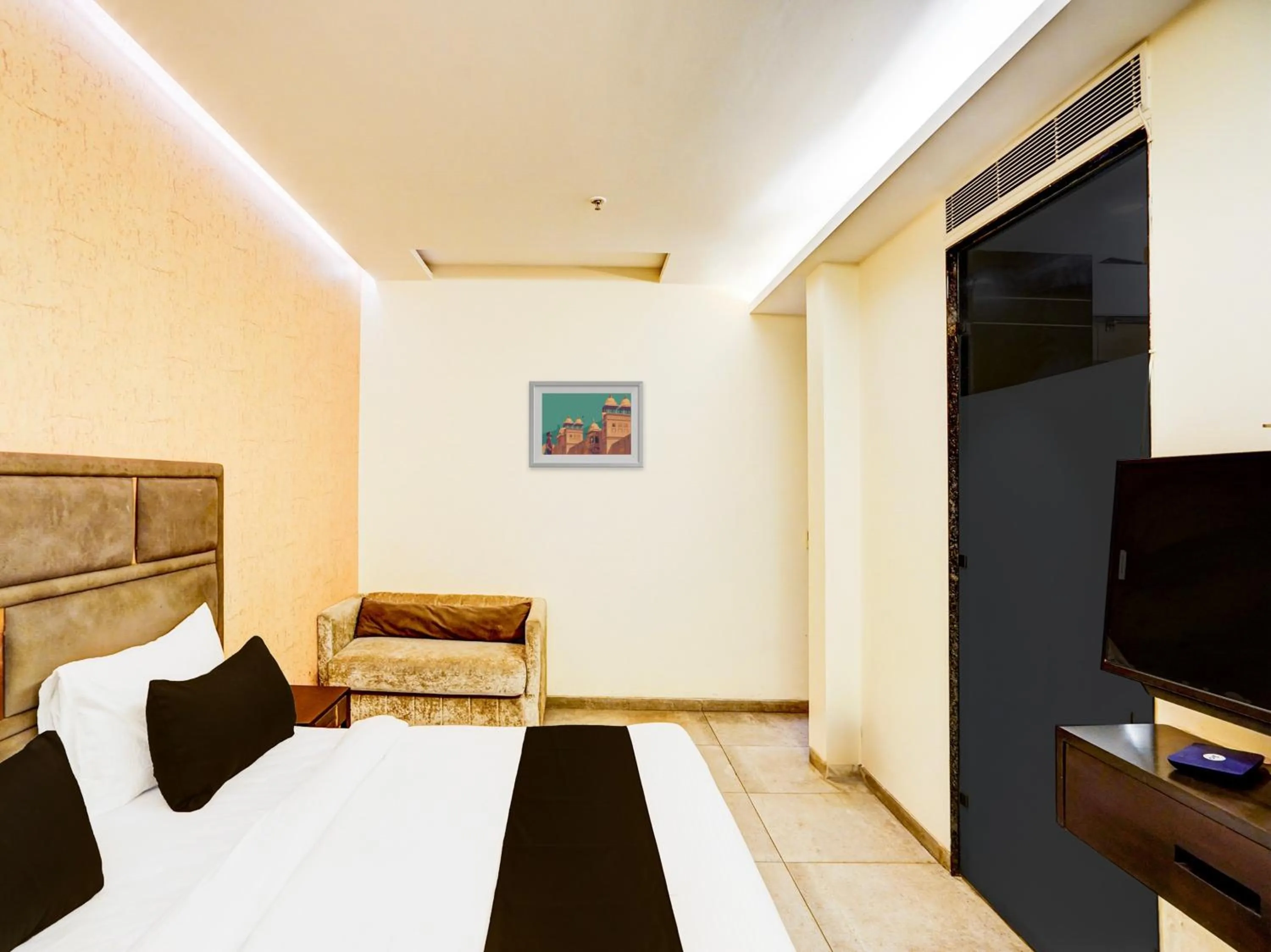 Bedroom, Bed in Townhouse Pitampura West Enclave